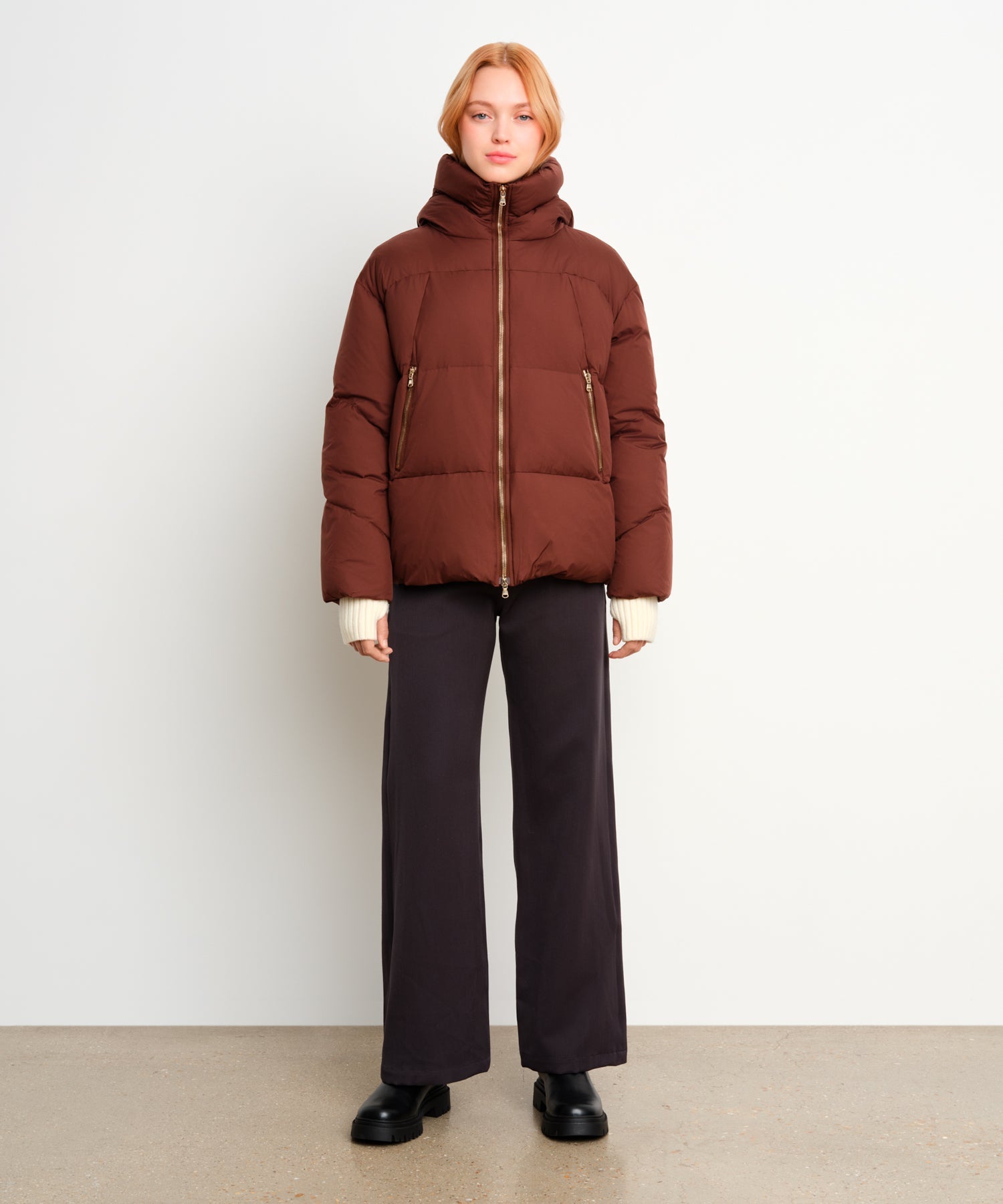 The model is 175 cm tall and is wearing a size 2 in Brown.
