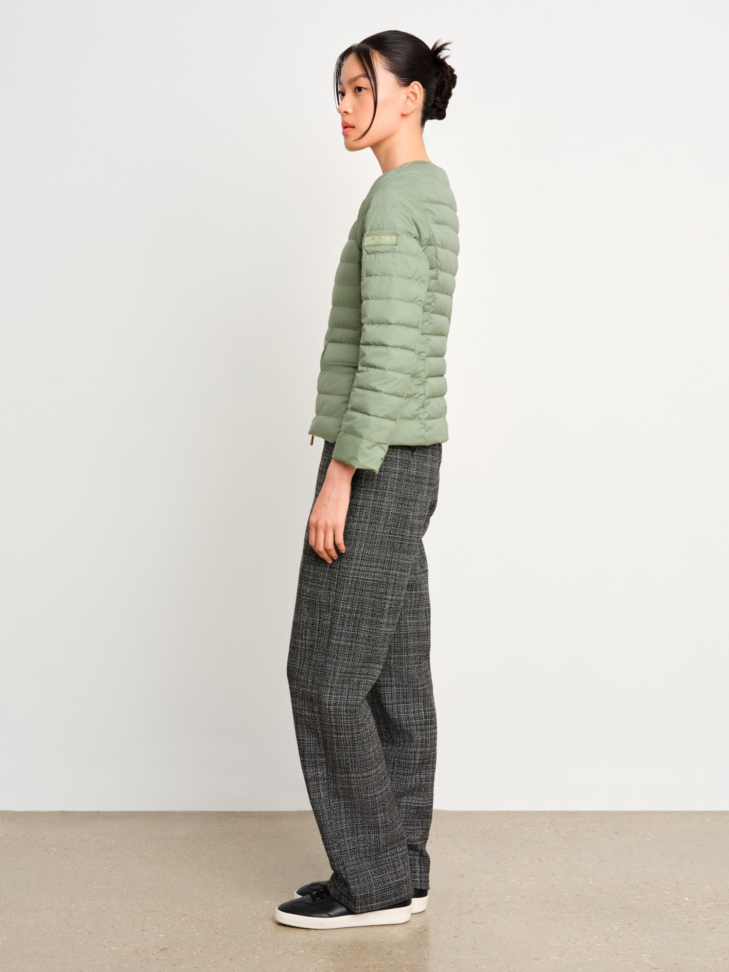 The model is 175 cm tall and is wearing a size 2 in Green.