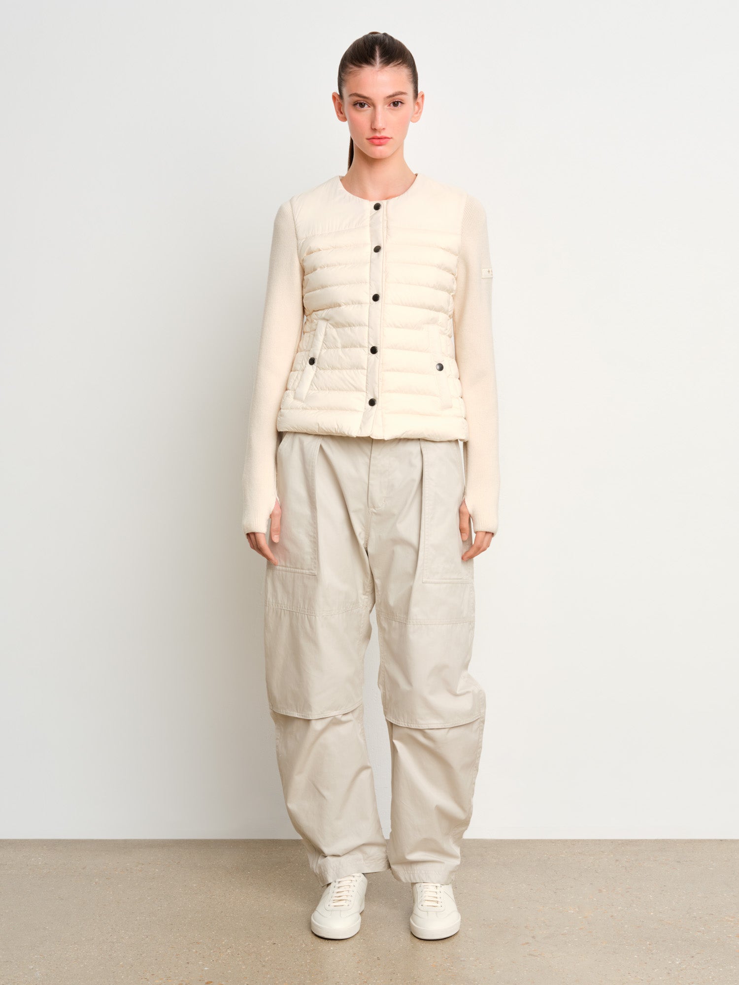 The model is 175 cm tall and is wearing a size 2 in Ivory.