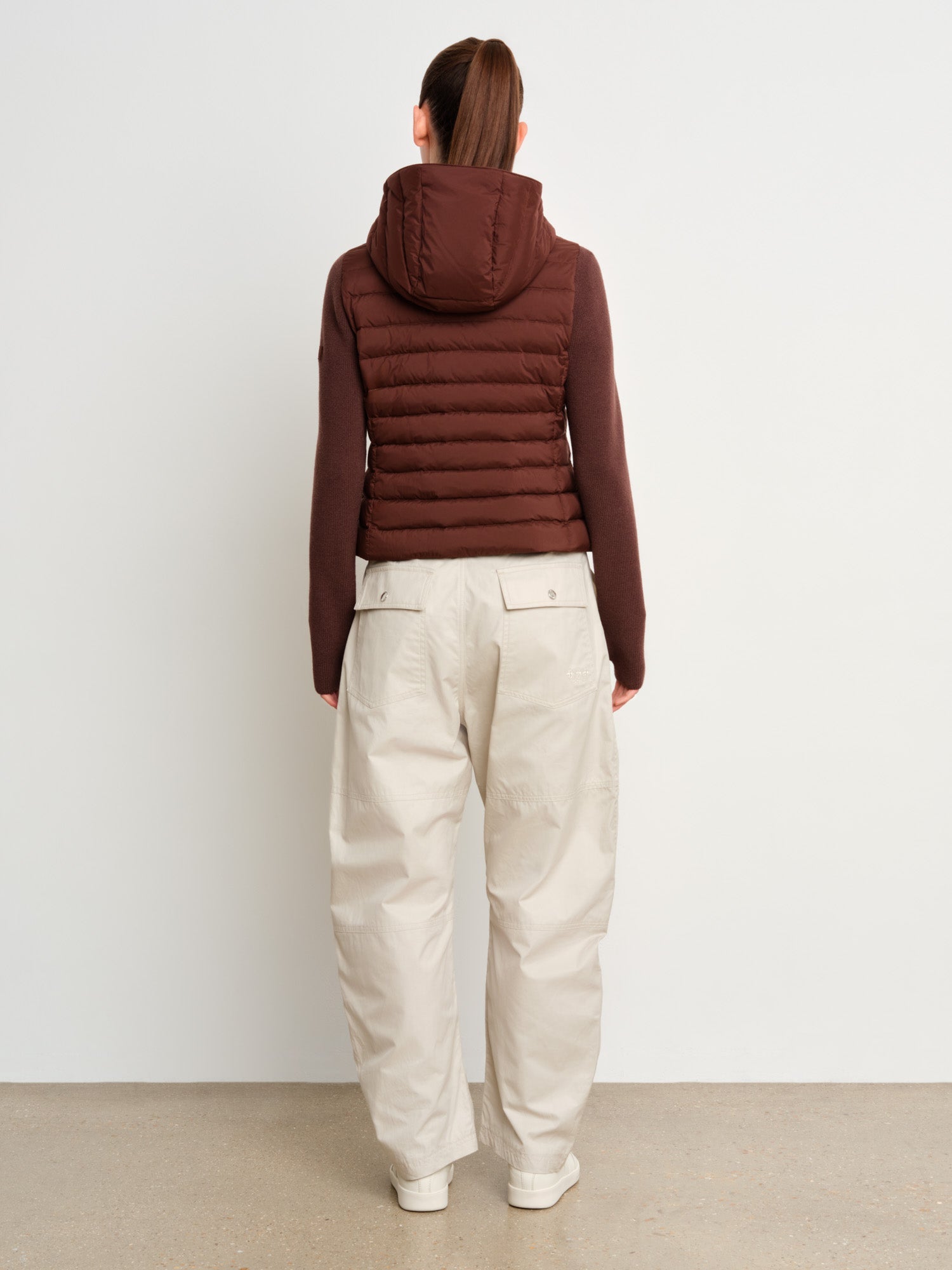 The model is 175 cm tall and is wearing a size 2 in Brown.