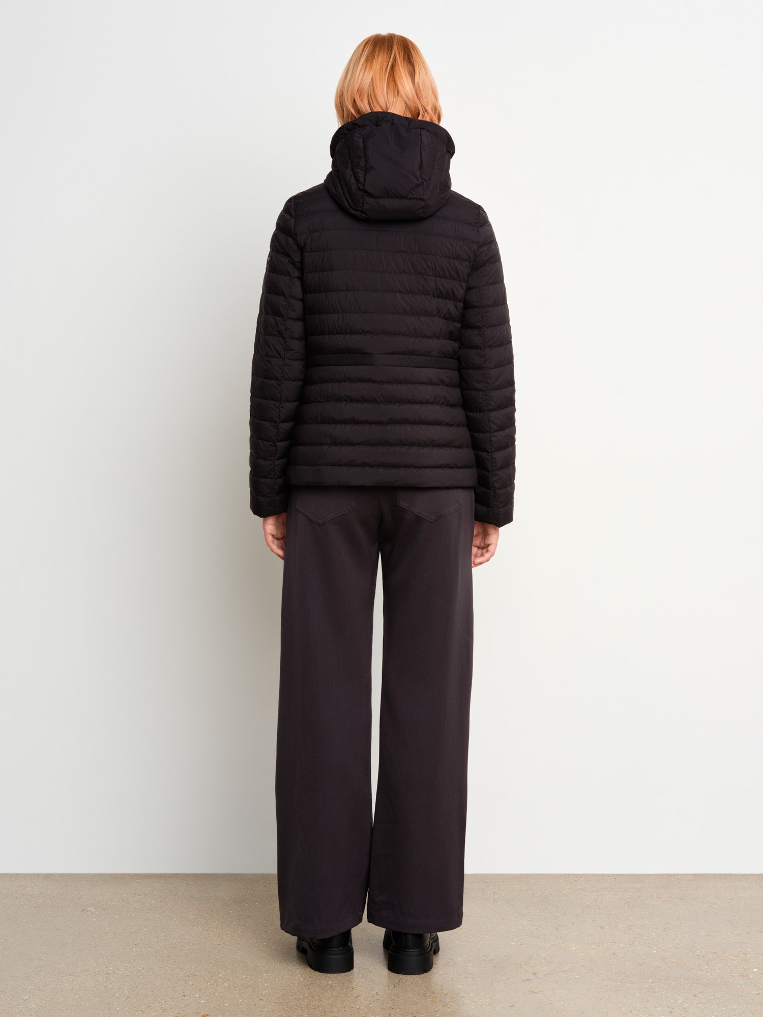 The model is 175 cm tall and is wearing a size 2 in Black.