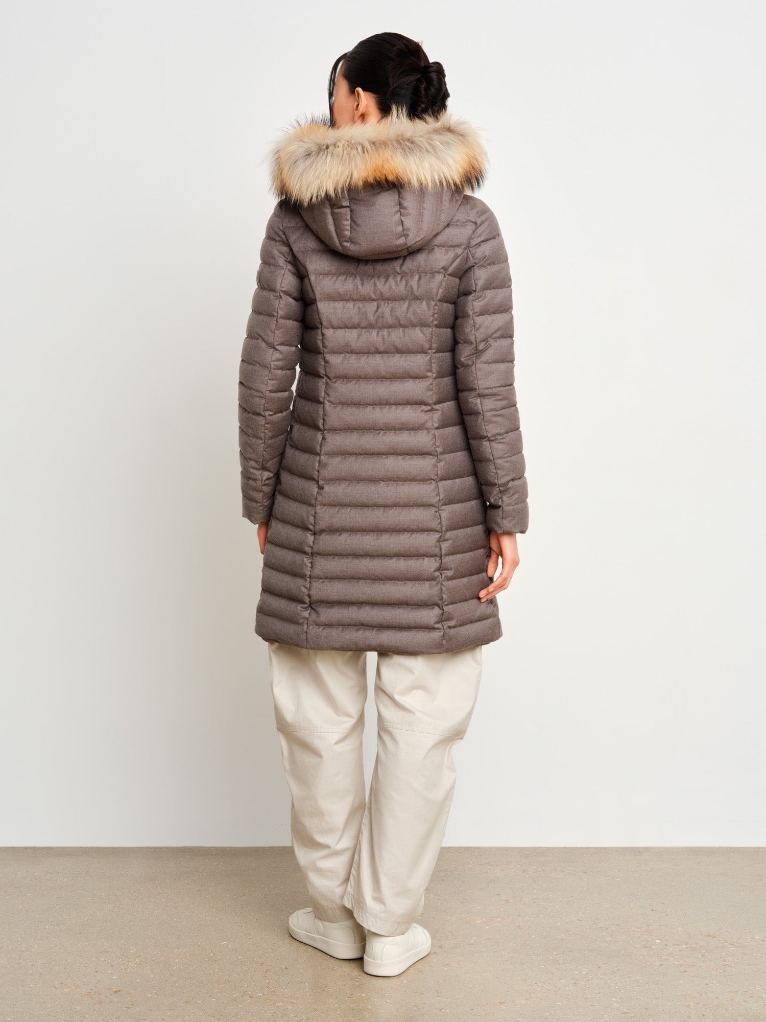 The model is 175 cm tall and is wearing a size 2 in Mocha.