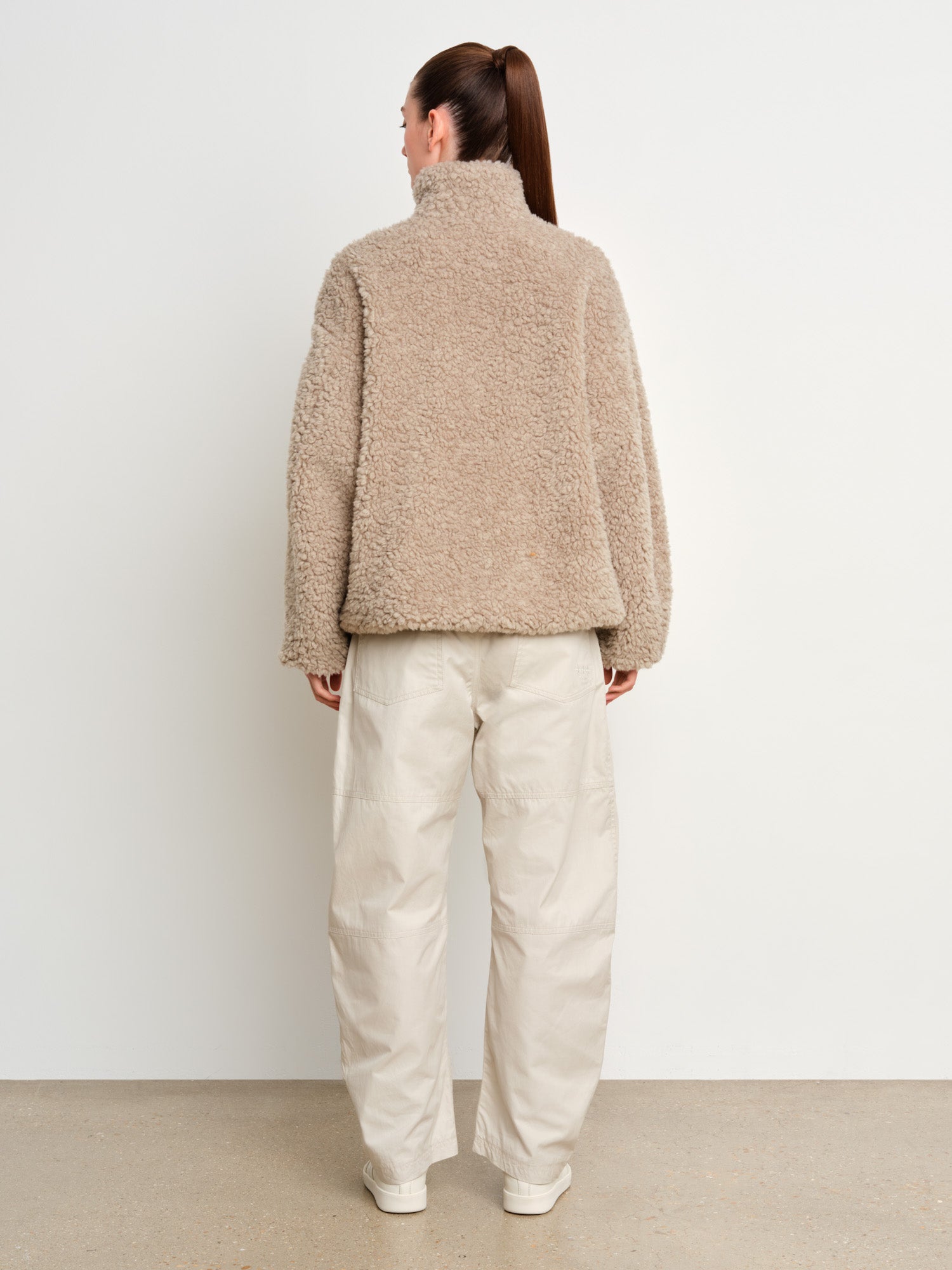 The model is 175 cm tall and is wearing a size 2 in Beige.