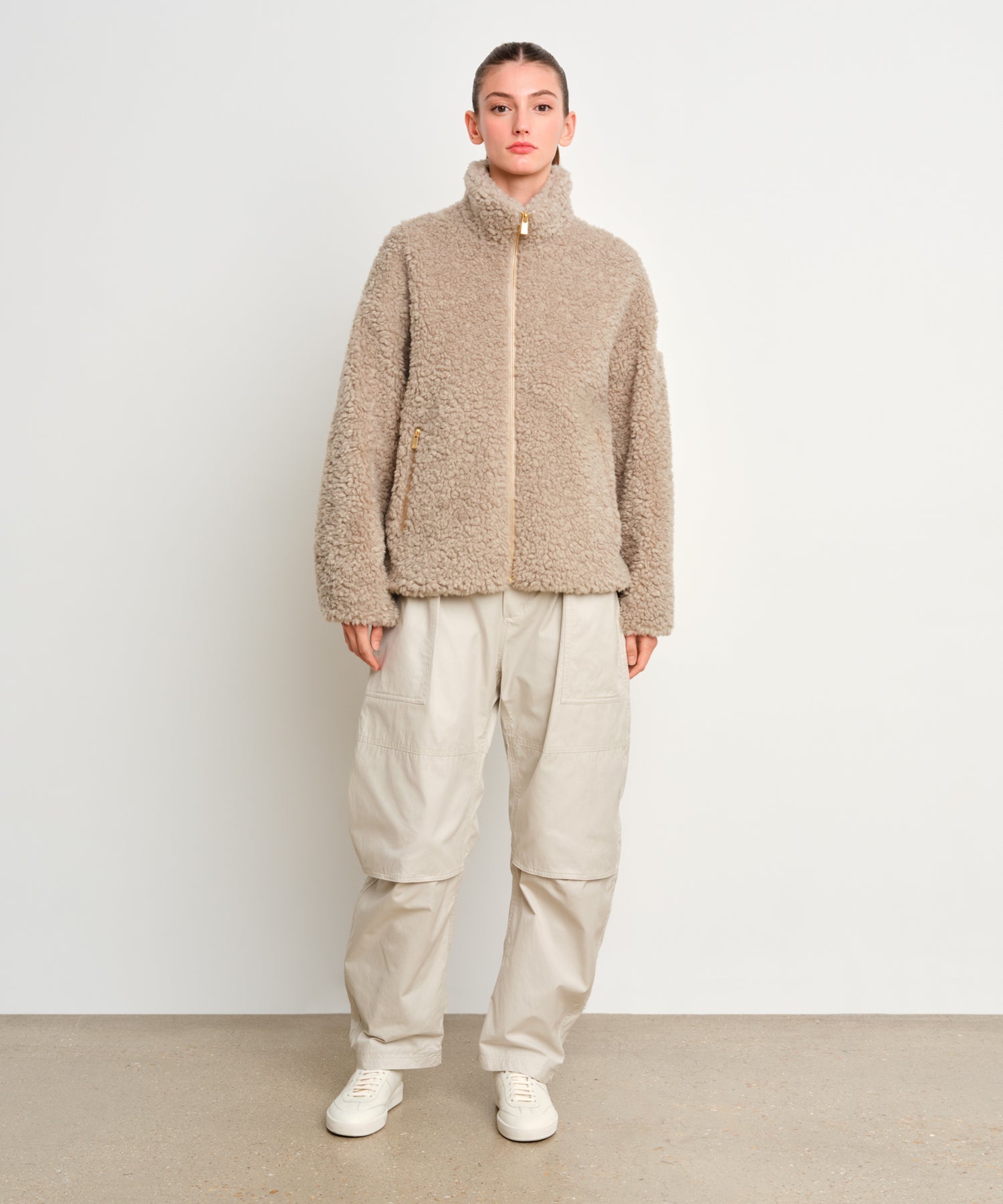 The model is 175 cm tall and is wearing a size 2 in Beige.