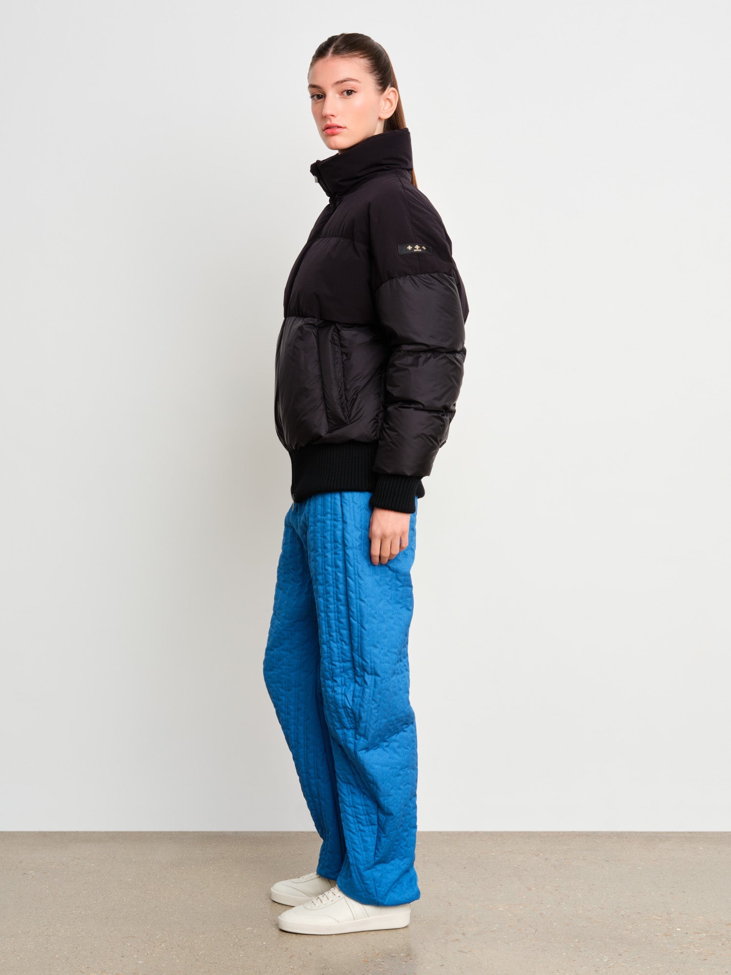 The model is 175 cm tall and is wearing a size 2 in Black.