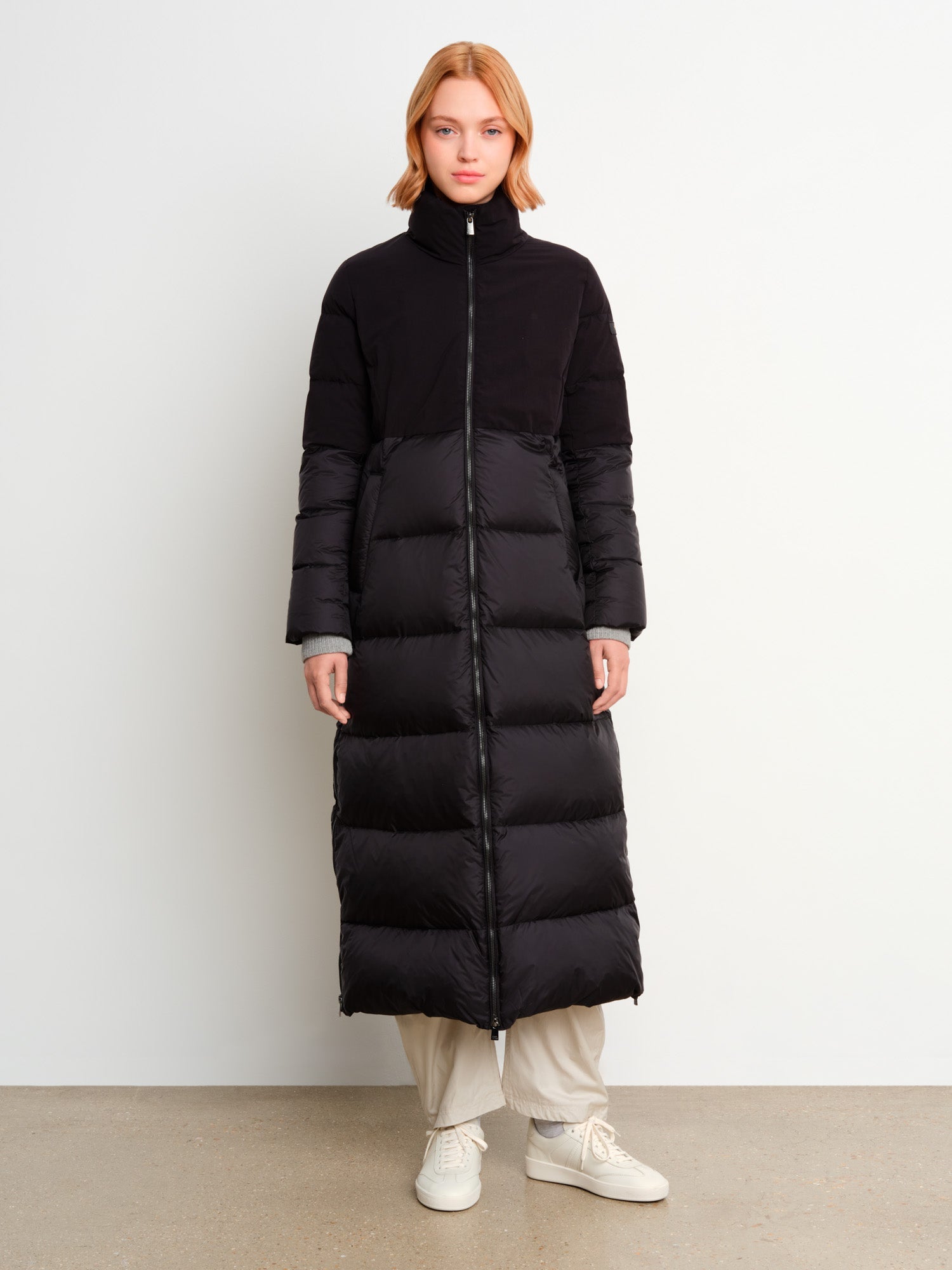 The model is 175 cm tall and is wearing a size 2 in Black.