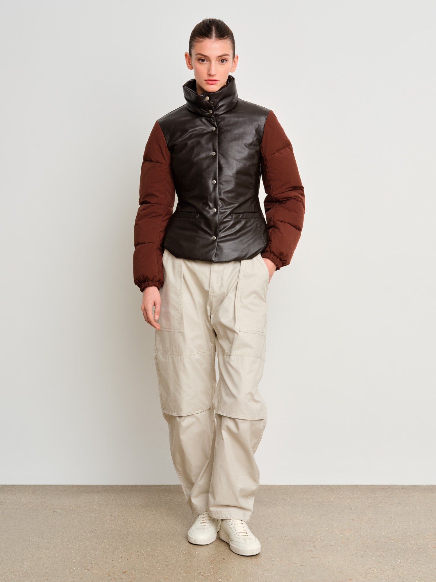 The model is 175 cm tall and is wearing a size 2 in Brown.