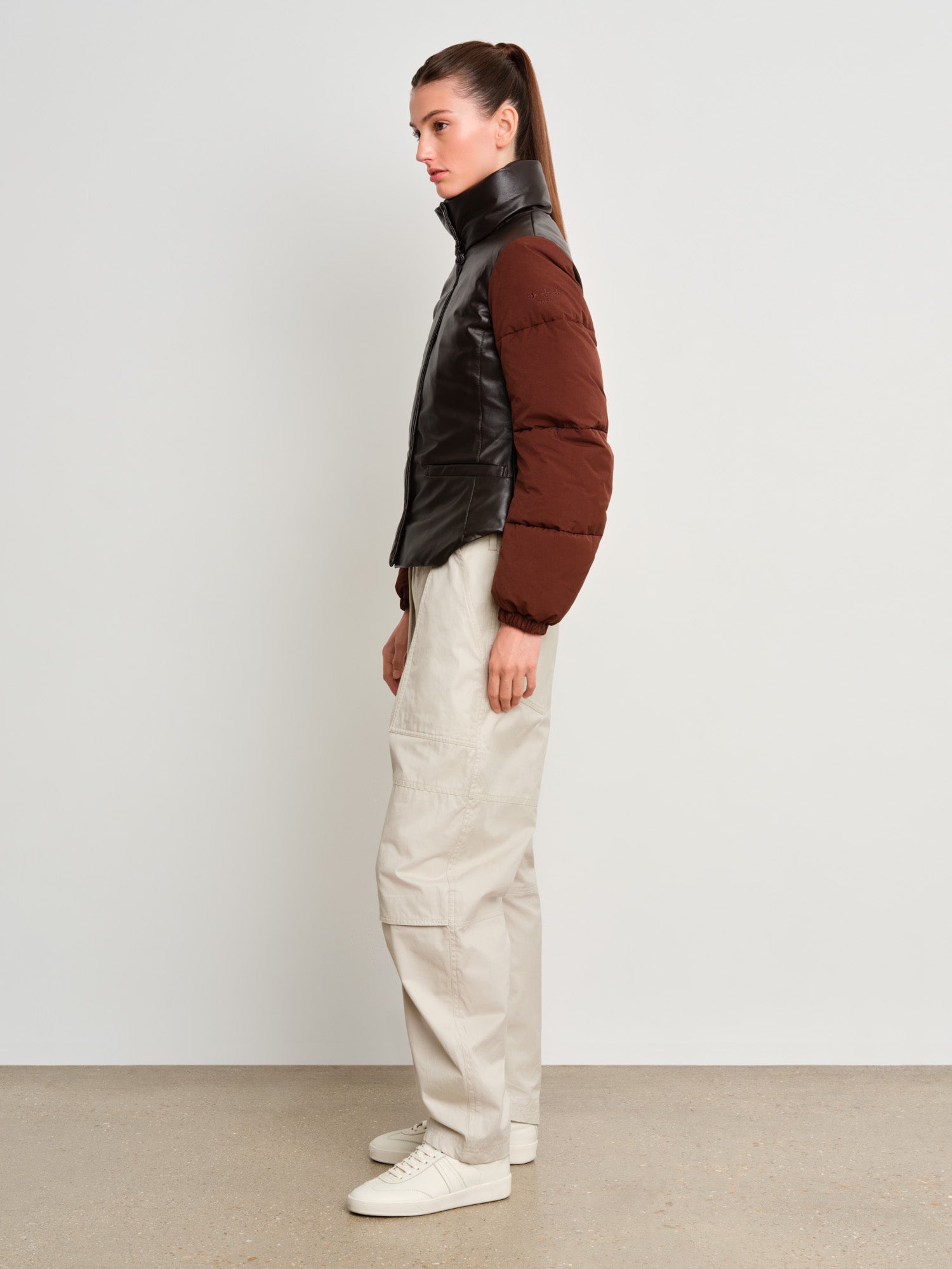 The model is 175 cm tall and is wearing a size 2 in Brown.