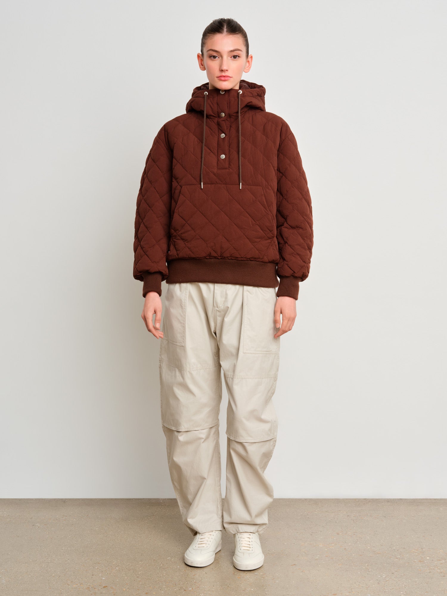 The model is 175 cm tall and is wearing a size 2 in Brown.