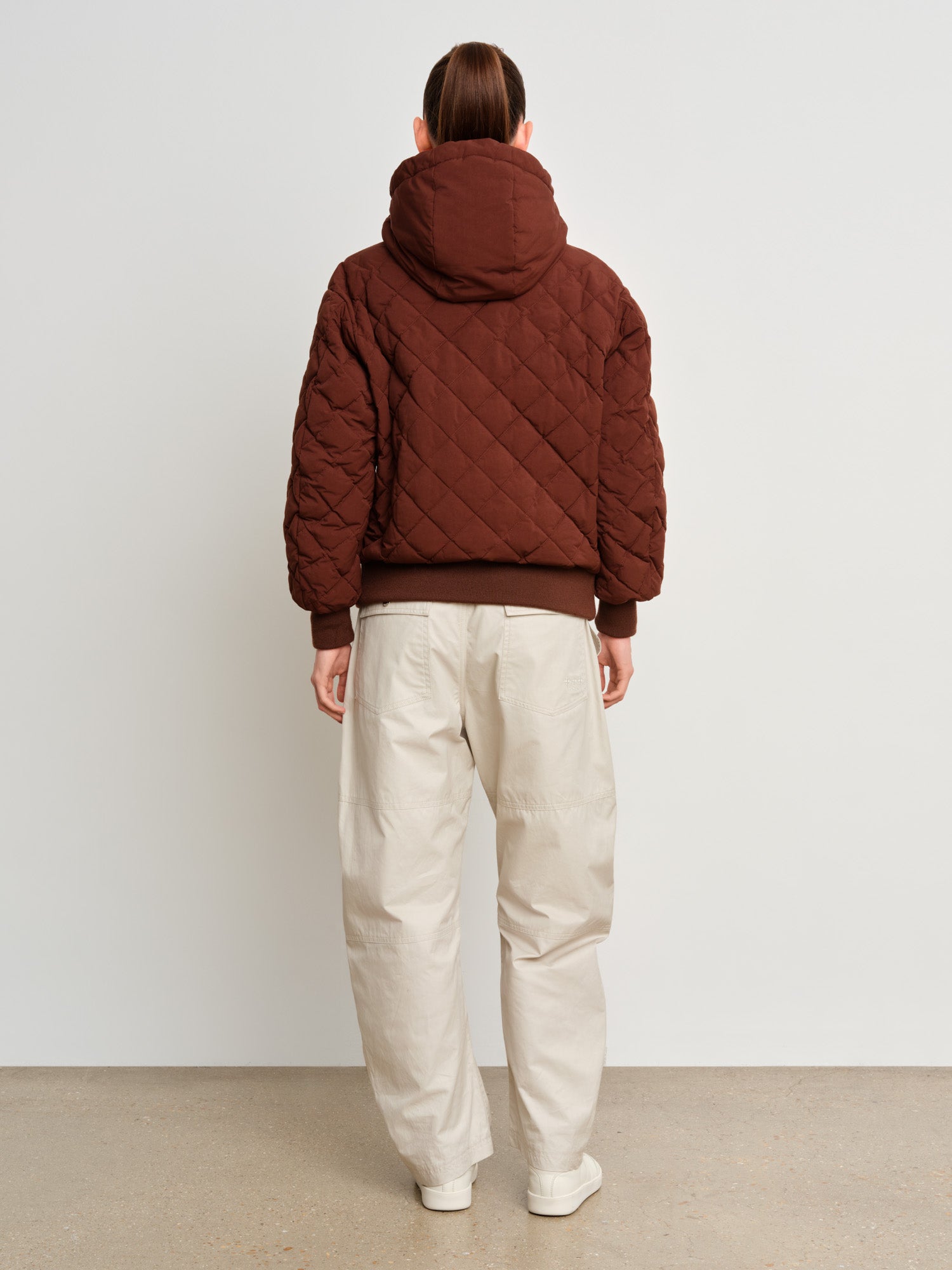 The model is 175 cm tall and is wearing a size 2 in Brown.