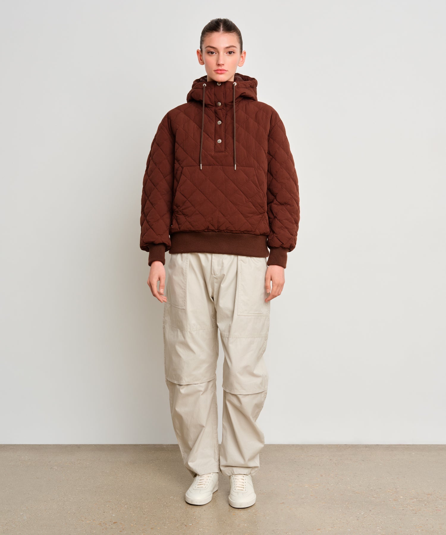 The model is 175 cm tall and is wearing a size 2 in Brown.