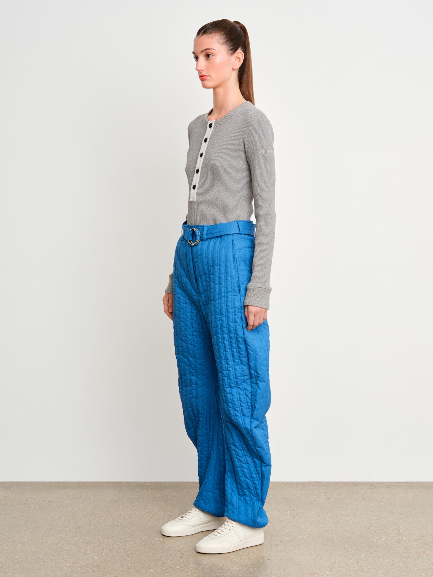 The model is 175 cm tall and is wearing a size 2 in Blue.