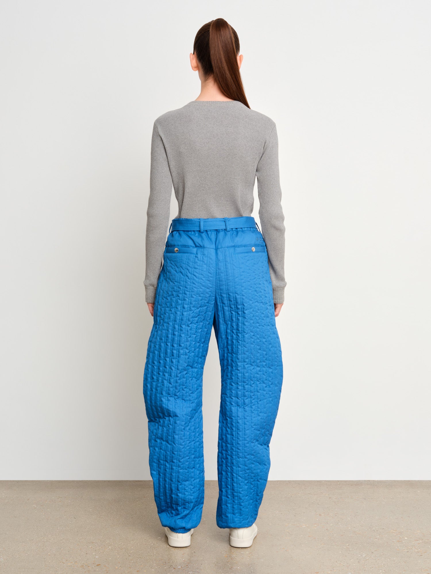 The model is 175 cm tall and is wearing a size 2 in Blue.