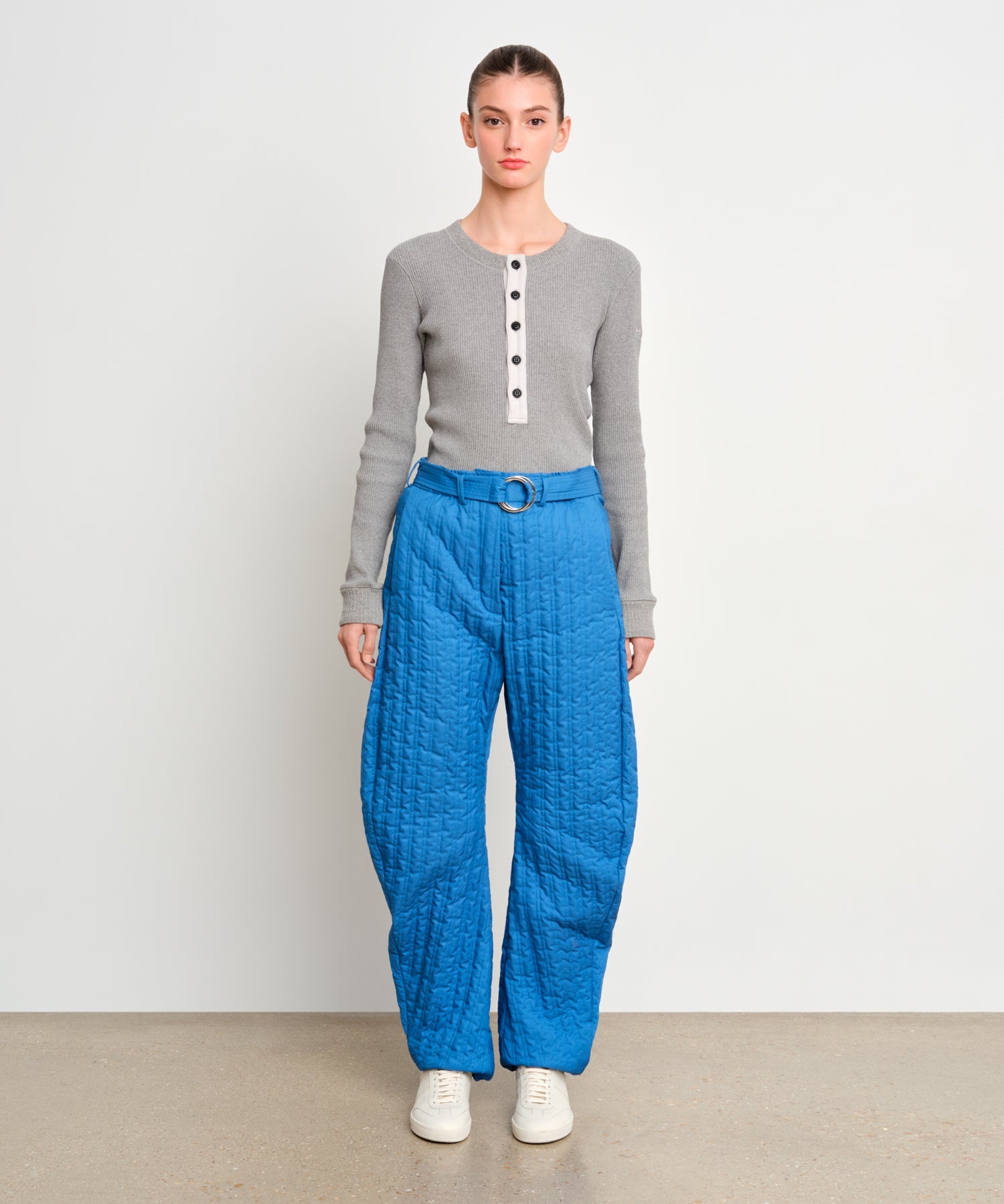 The model is 175 cm tall and is wearing a size 2 in Blue.