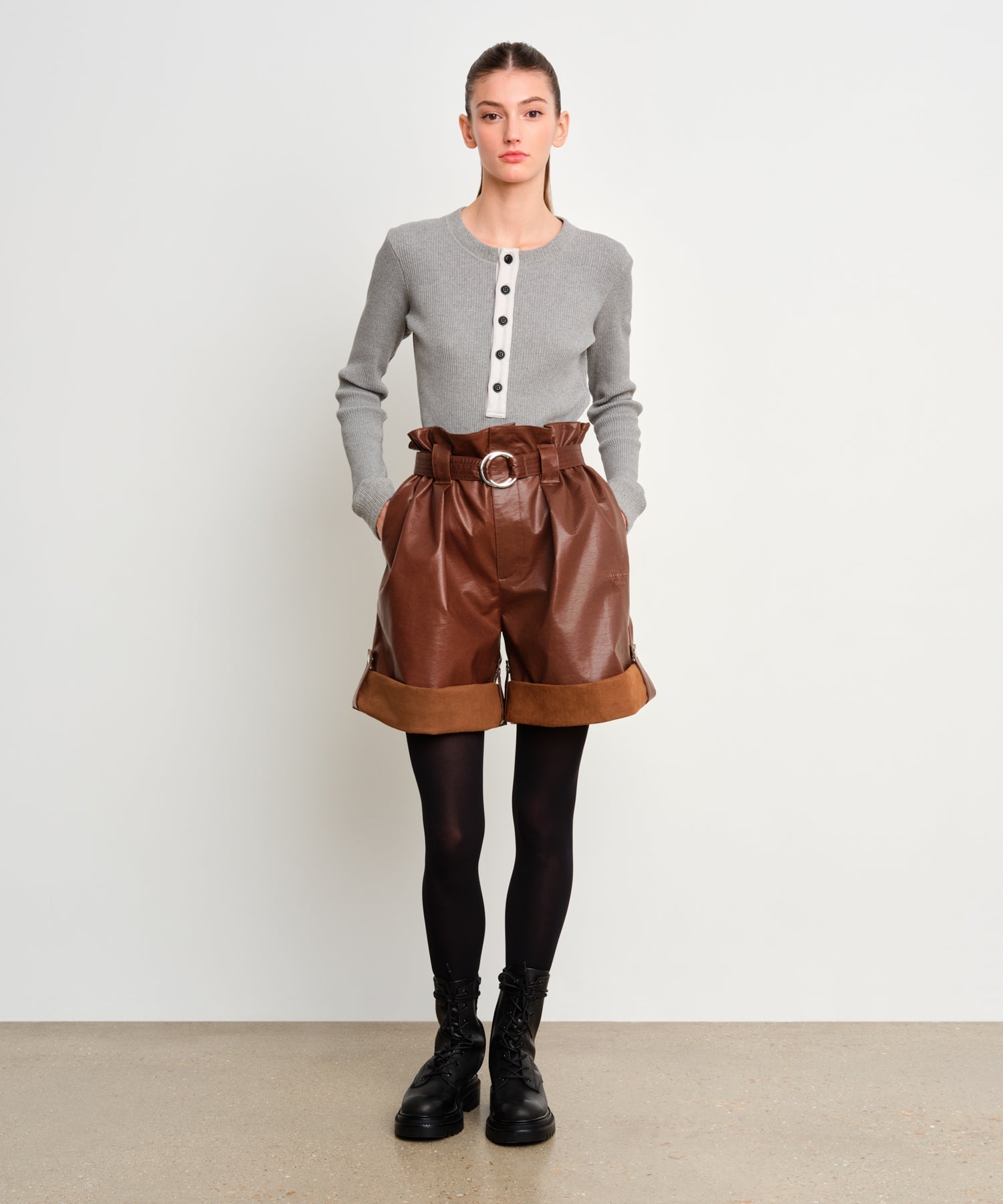 The model is 175 cm tall and is wearing a size 2 in Brown.