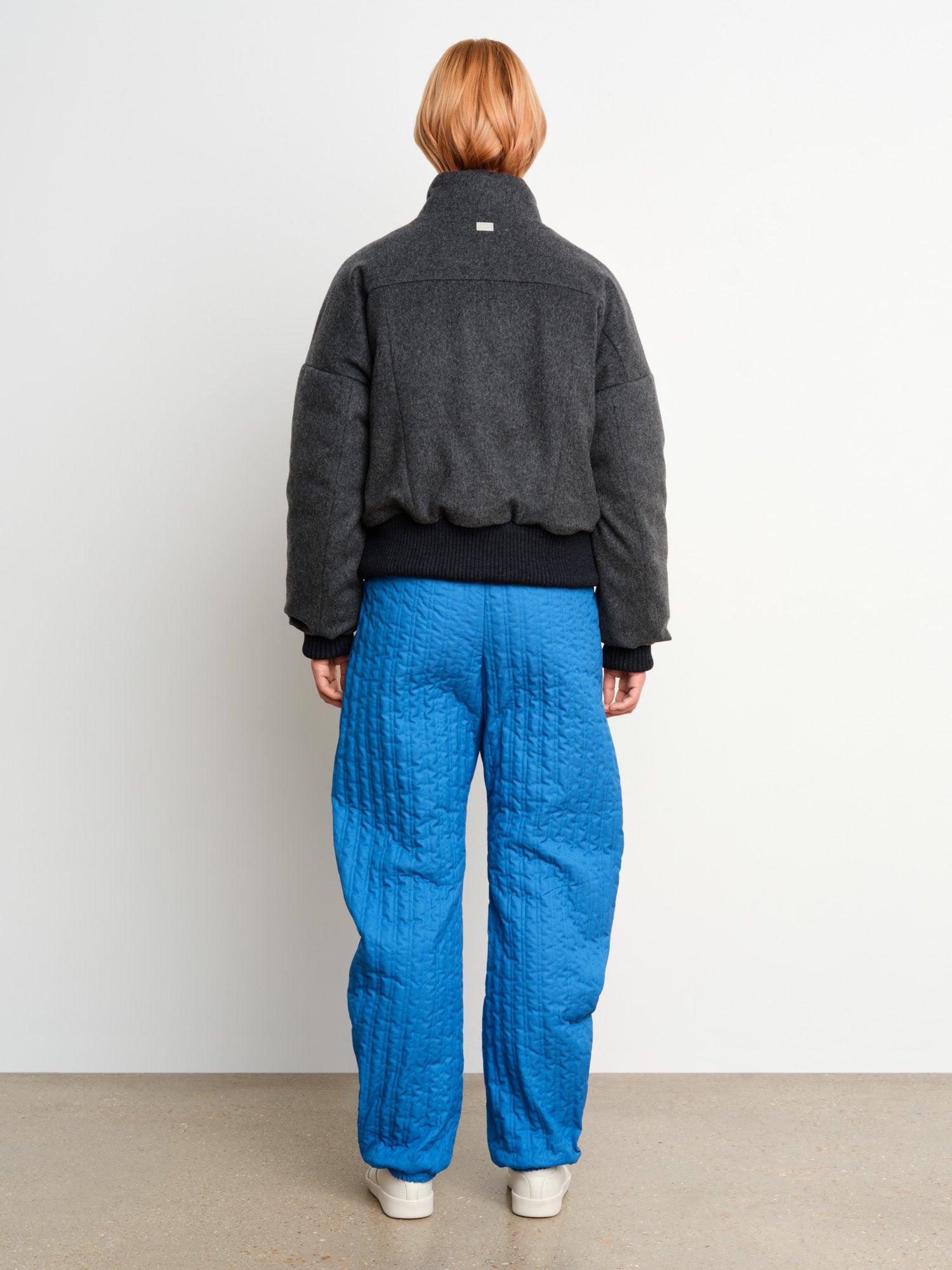 The model is 175 cm tall and is wearing a size 2 in Gray.