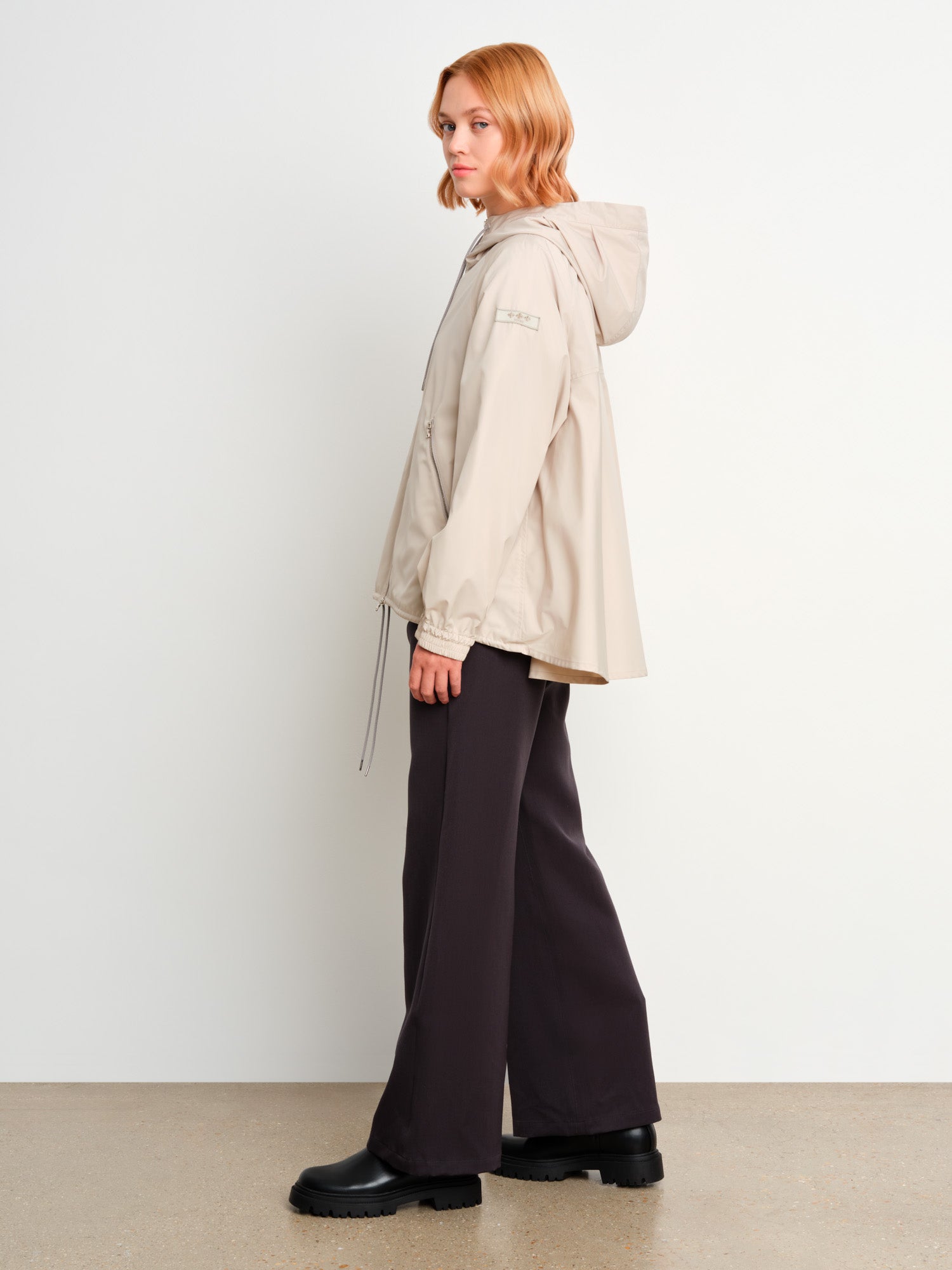 The model is 175 cm tall and is wearing a size 2 in LIGHT GRAY.