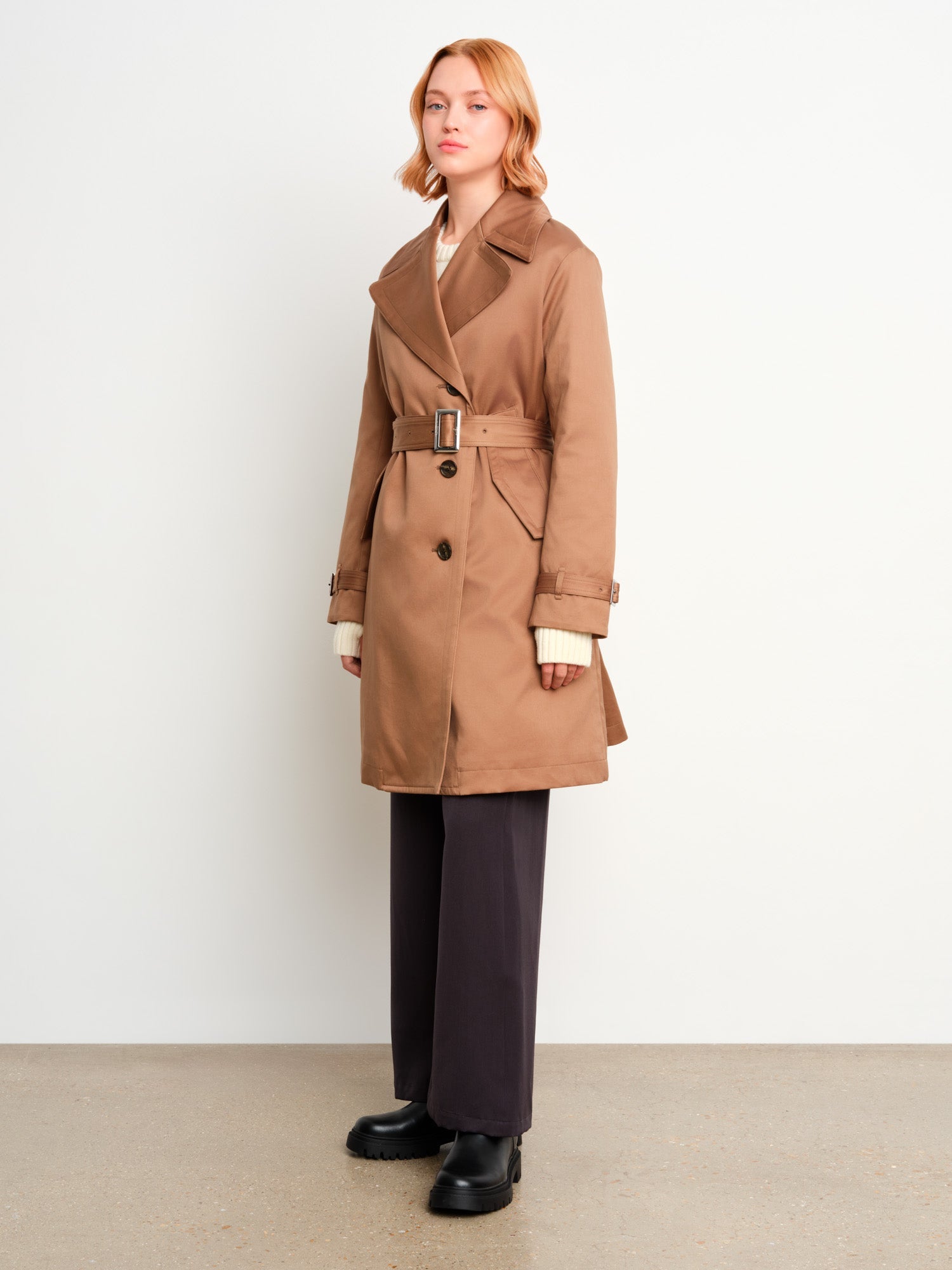The model is 175 cm tall and is wearing a size 2 in Beige.