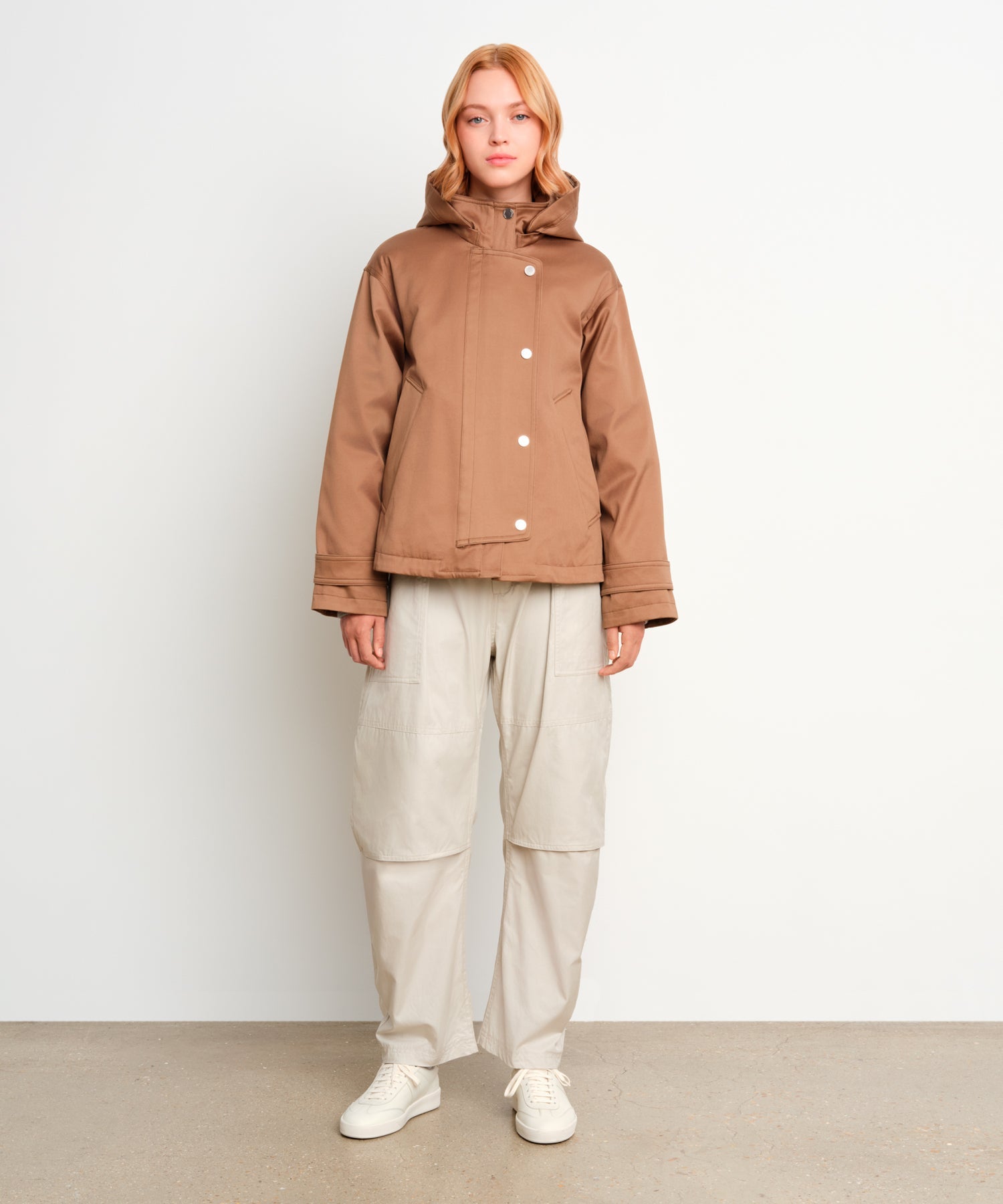 The model is 175 cm tall and is wearing a size 2 in Beige.