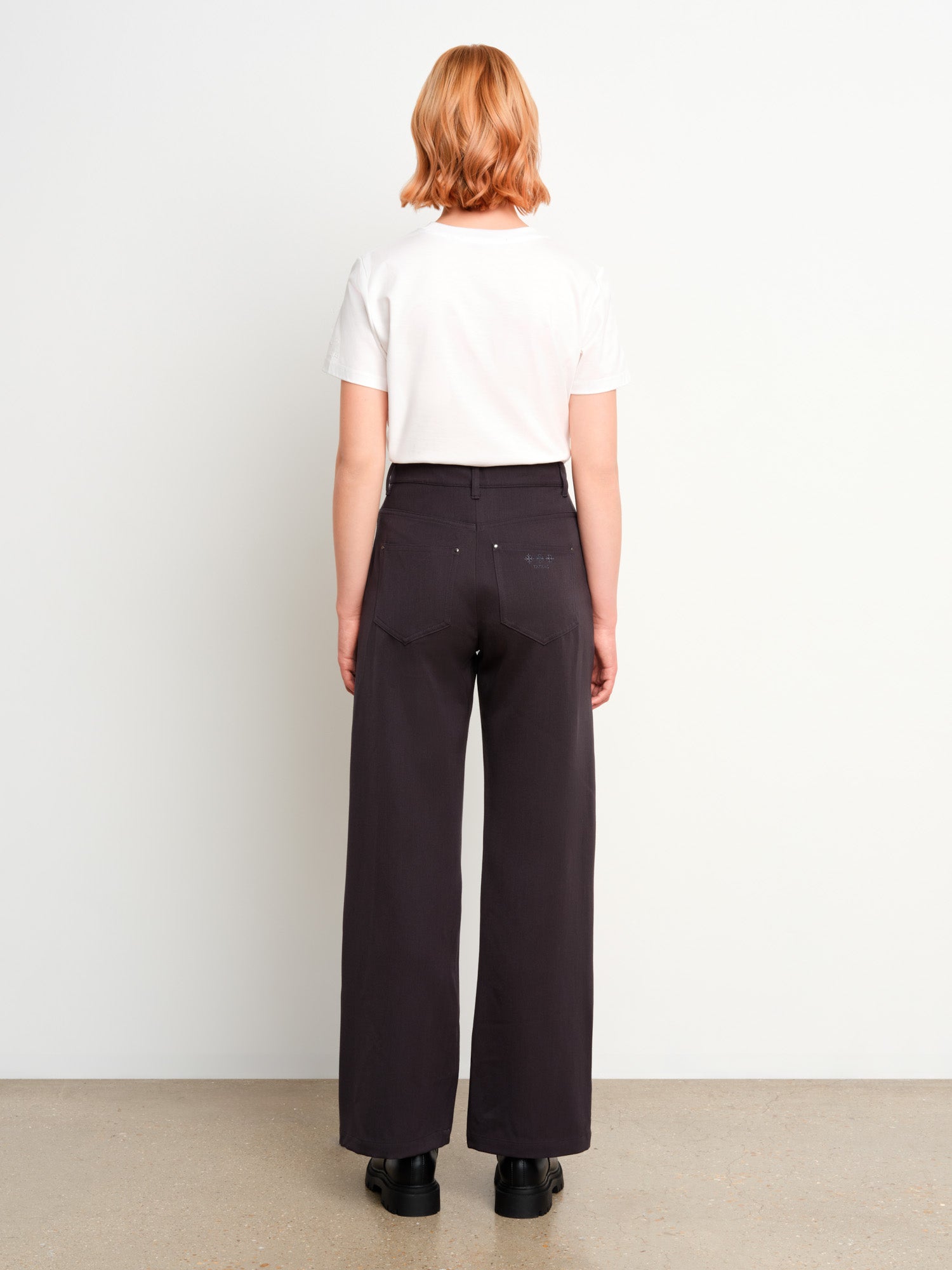 The model is 175 cm tall and is wearing a size 2 in Black.