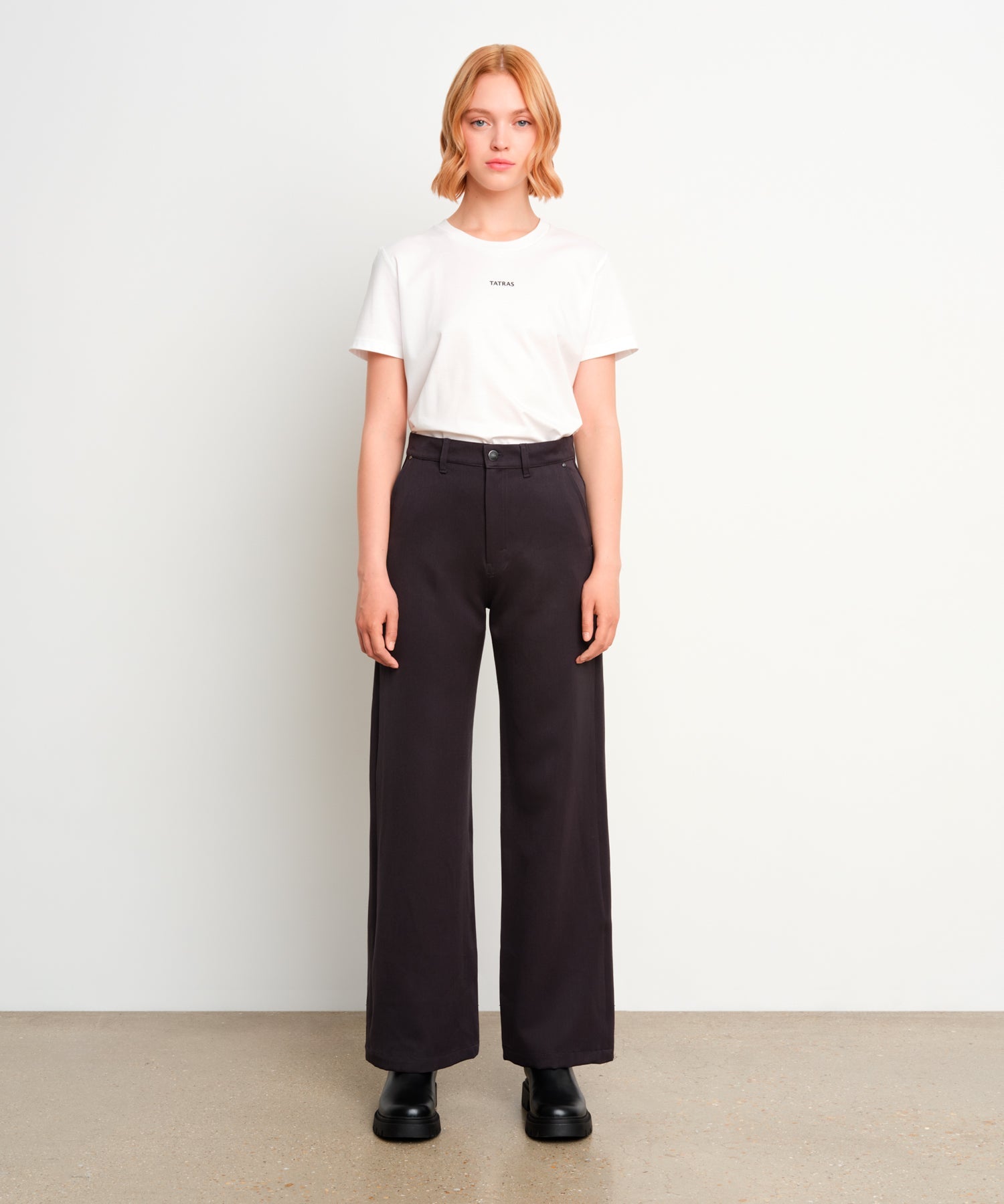 The model is 175 cm tall and is wearing a size 2 in Black.