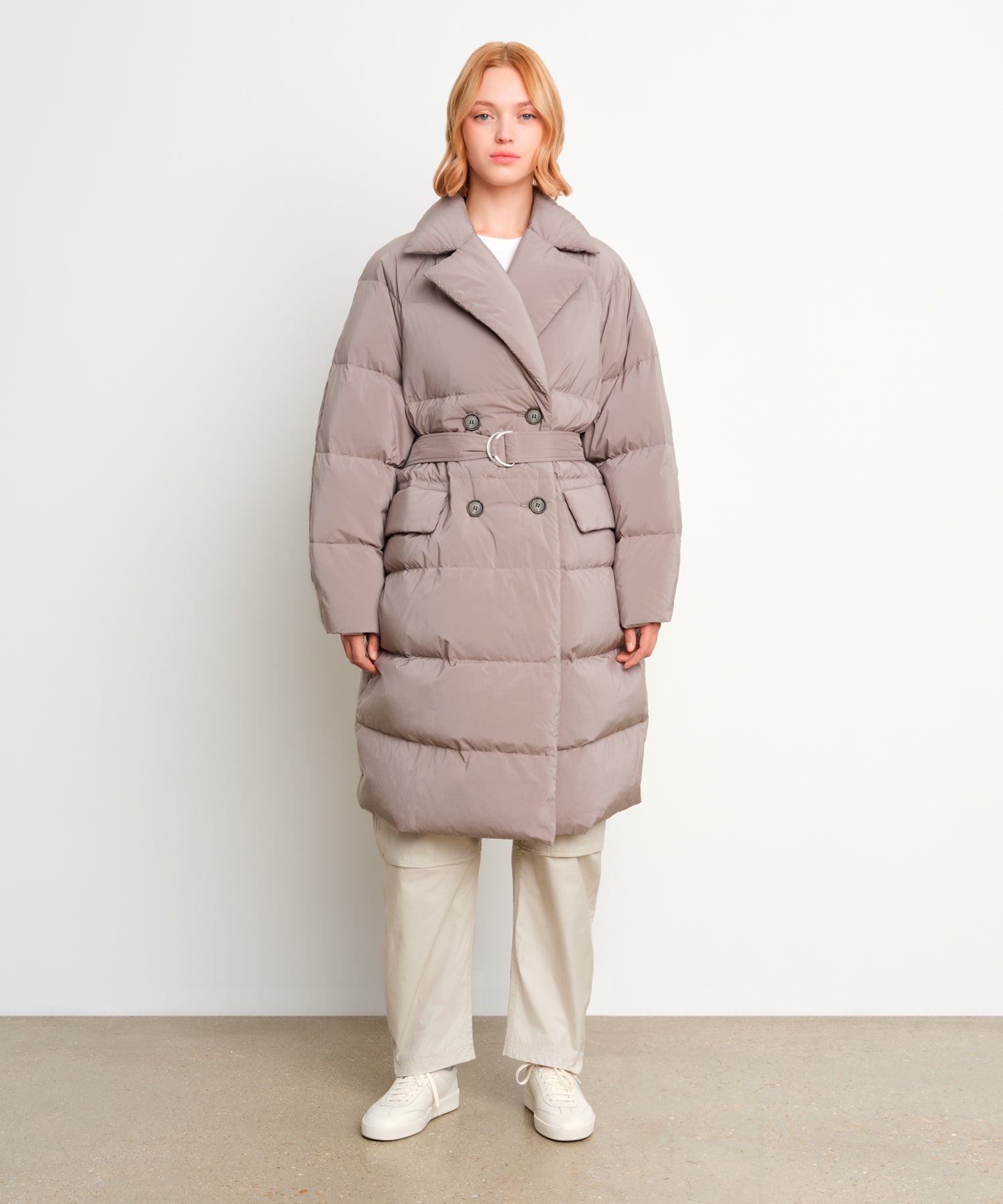 The model is 175 cm tall and is wearing a size 2 in Gray.