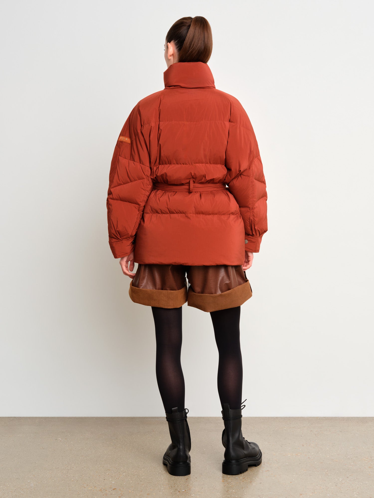 The model is 175 cm tall and is wearing a size 2 in Light Brown.