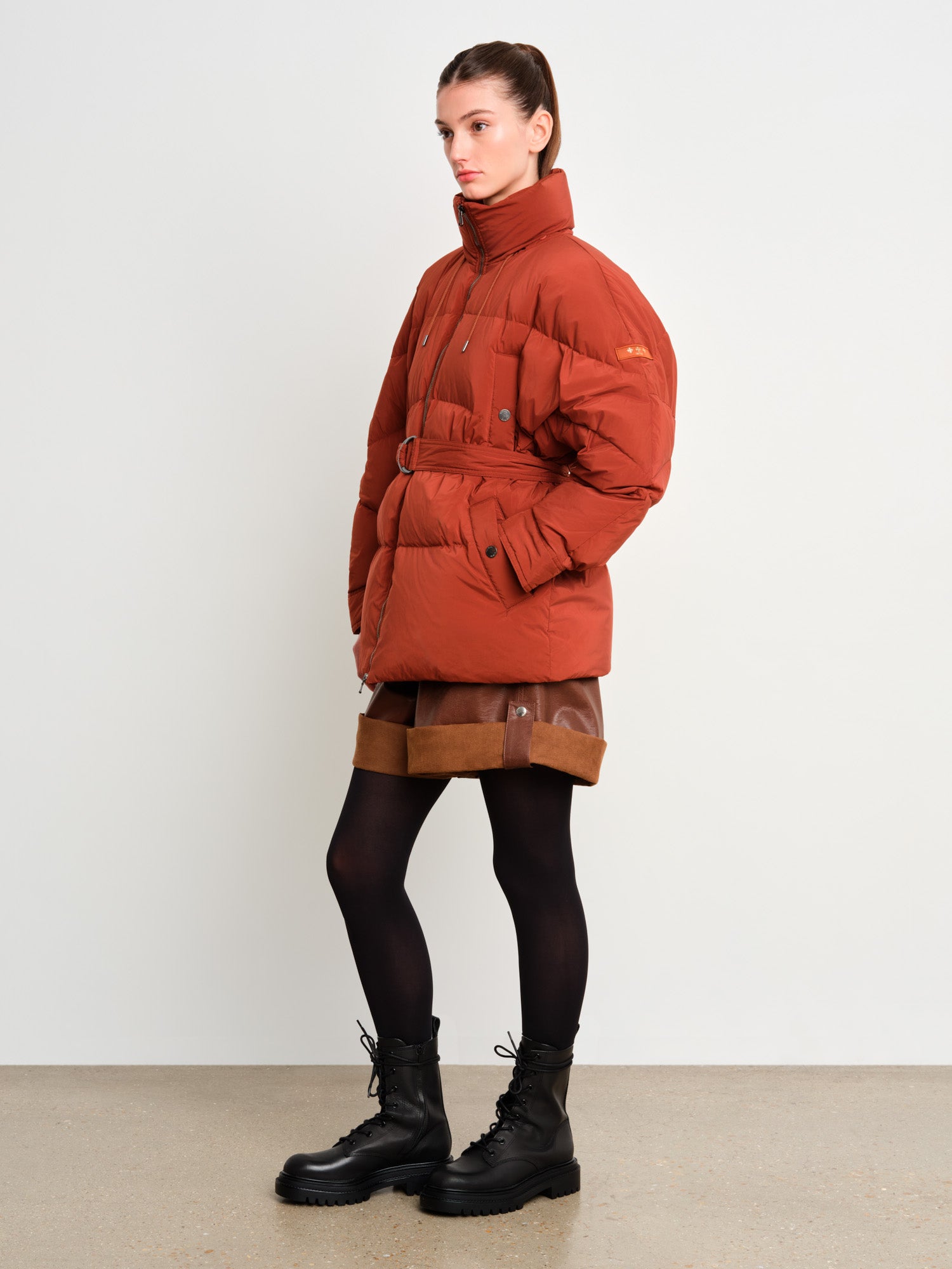 The model is 175 cm tall and is wearing a size 2 in Light Brown.