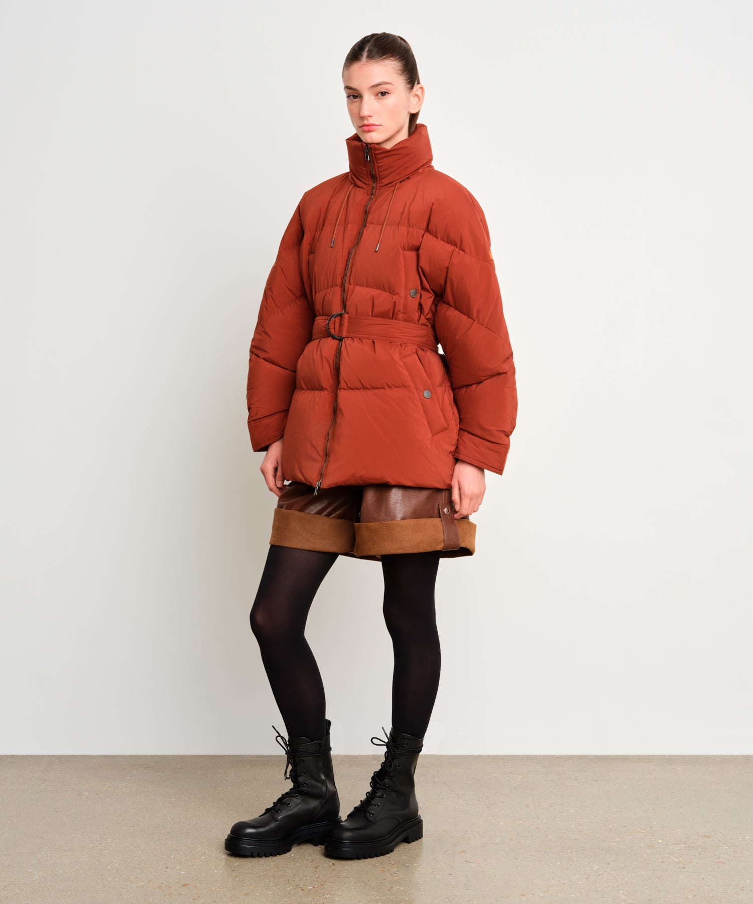 The model is 175 cm tall and is wearing a size 2 in Light Brown.