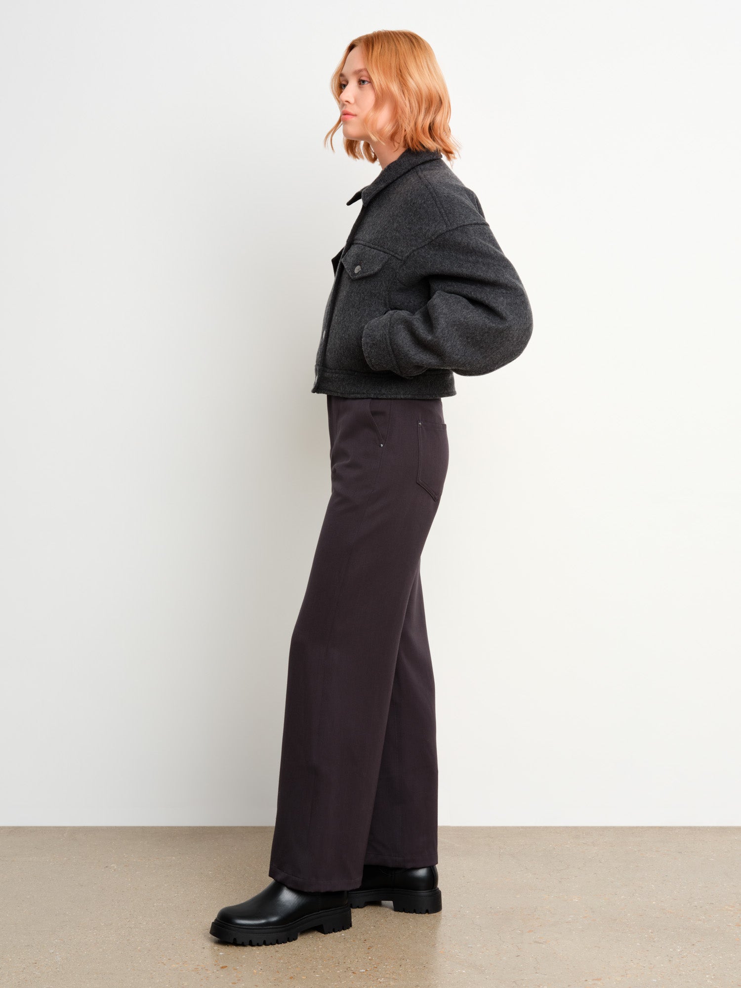 The model is 175 cm tall and is wearing a size 2 in Charcoal Gray.