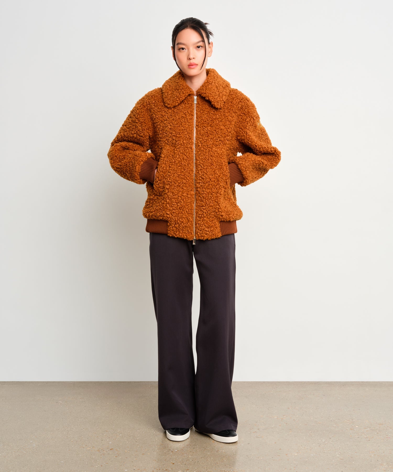 The model is 177 cm tall and is wearing a size 2 in Camel.