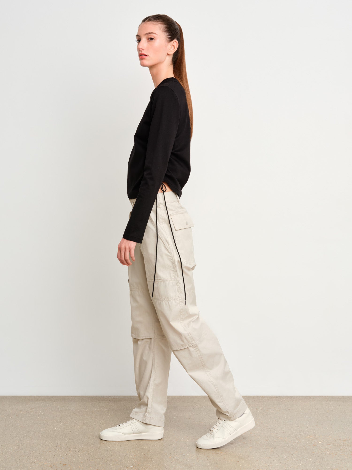 The model is 175 cm tall and is wearing a size 3 in Black.