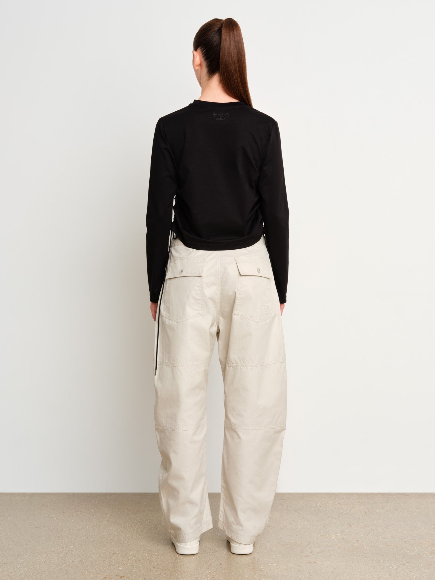 The model is 175 cm tall and is wearing a size 3 in Black.