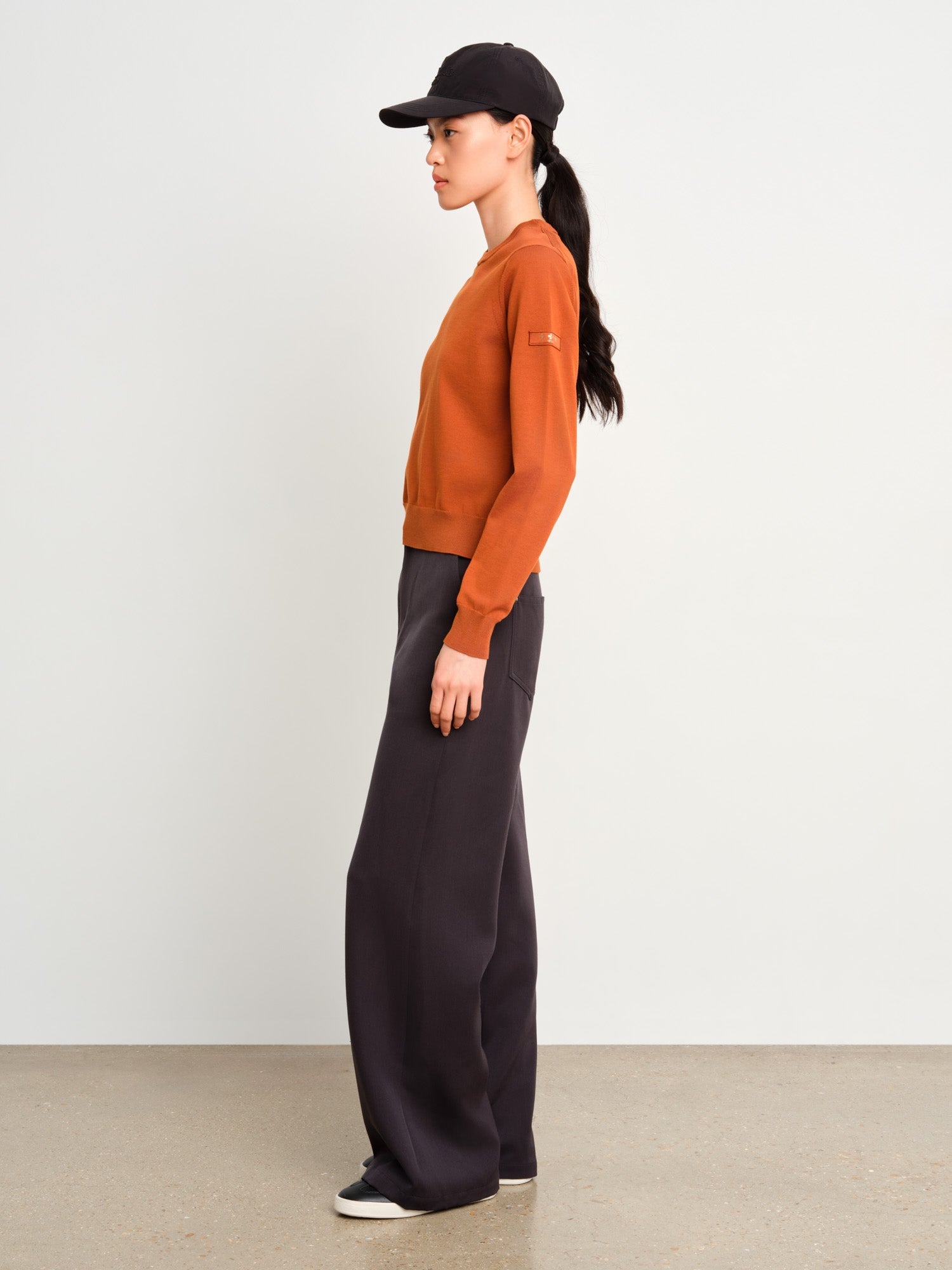 The model is 175 cm tall and is wearing a size 2 in Brown.