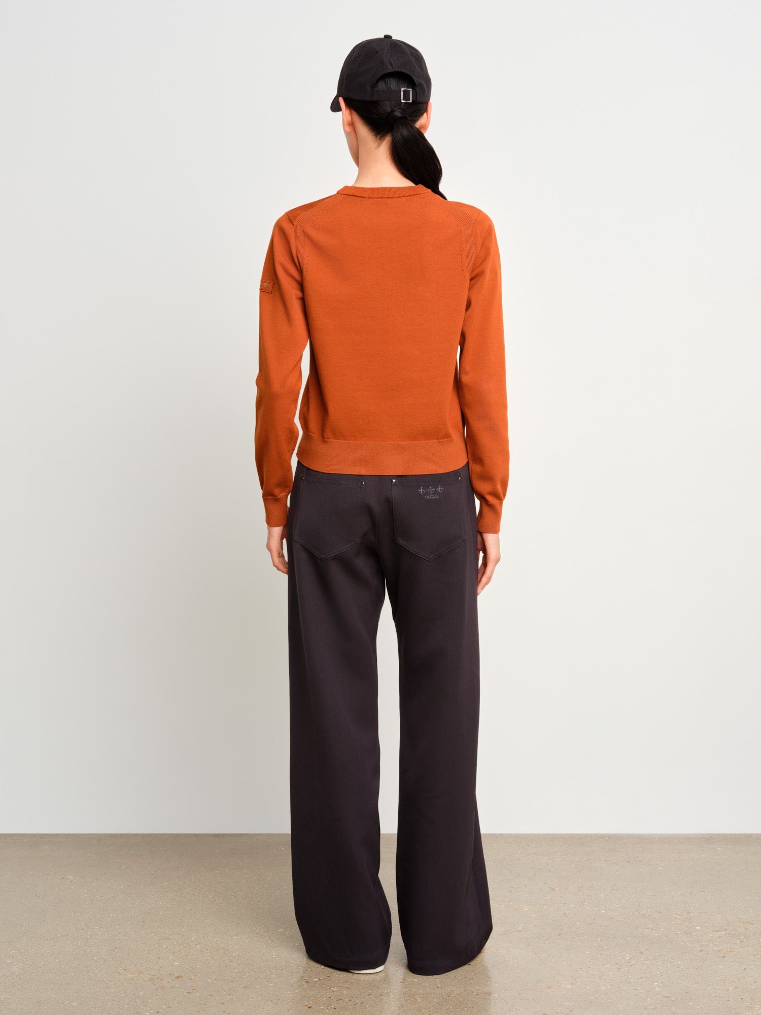 The model is 175 cm tall and is wearing a size 2 in Brown.