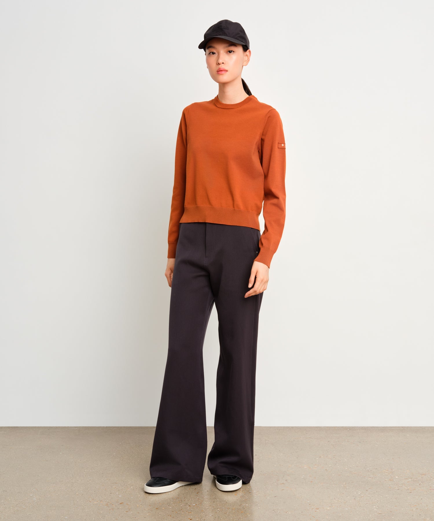 The model is 175 cm tall and is wearing a size 2 in Brown.