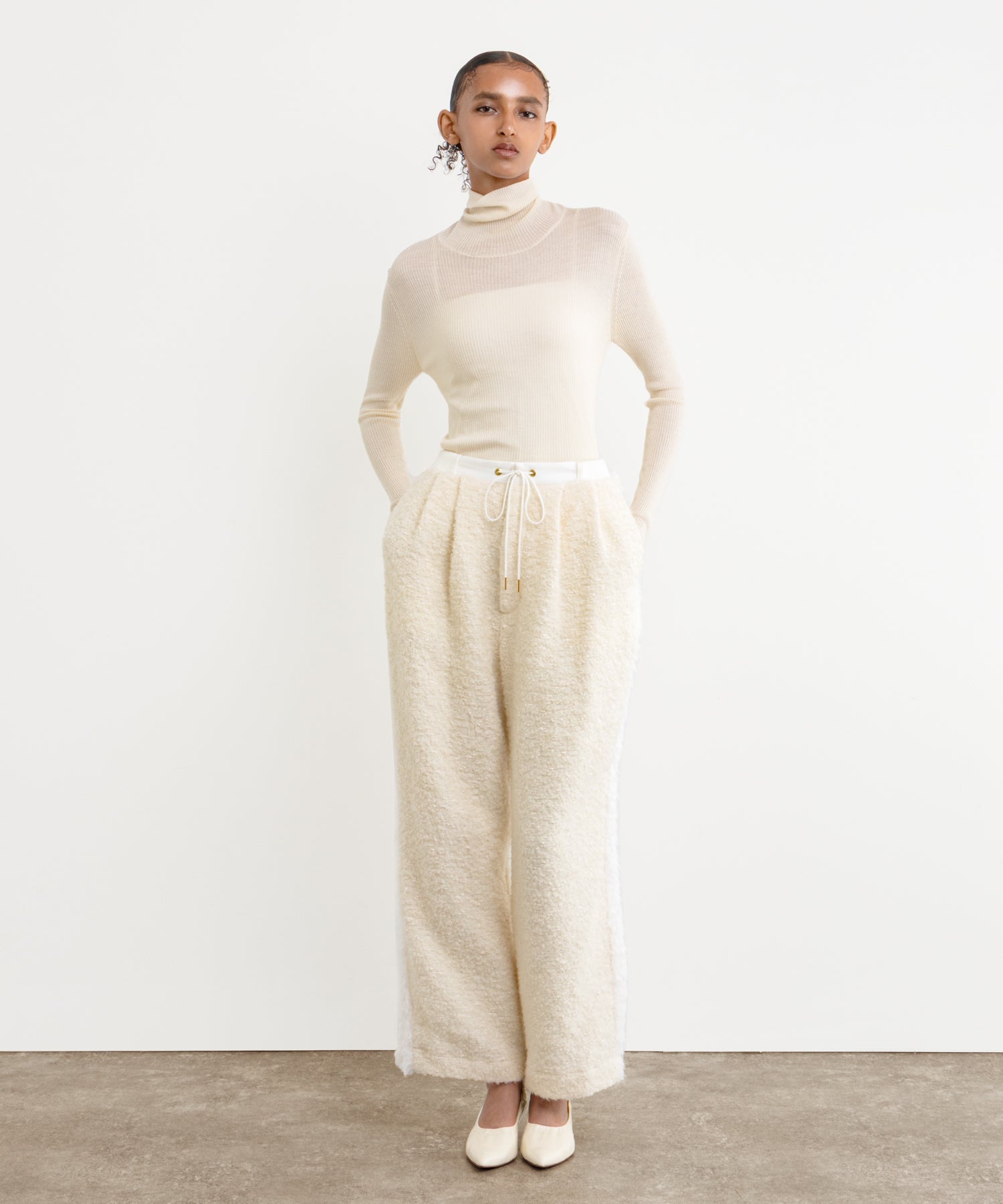 The model is 177 cm tall and is wearing a size 2 in Ivory.