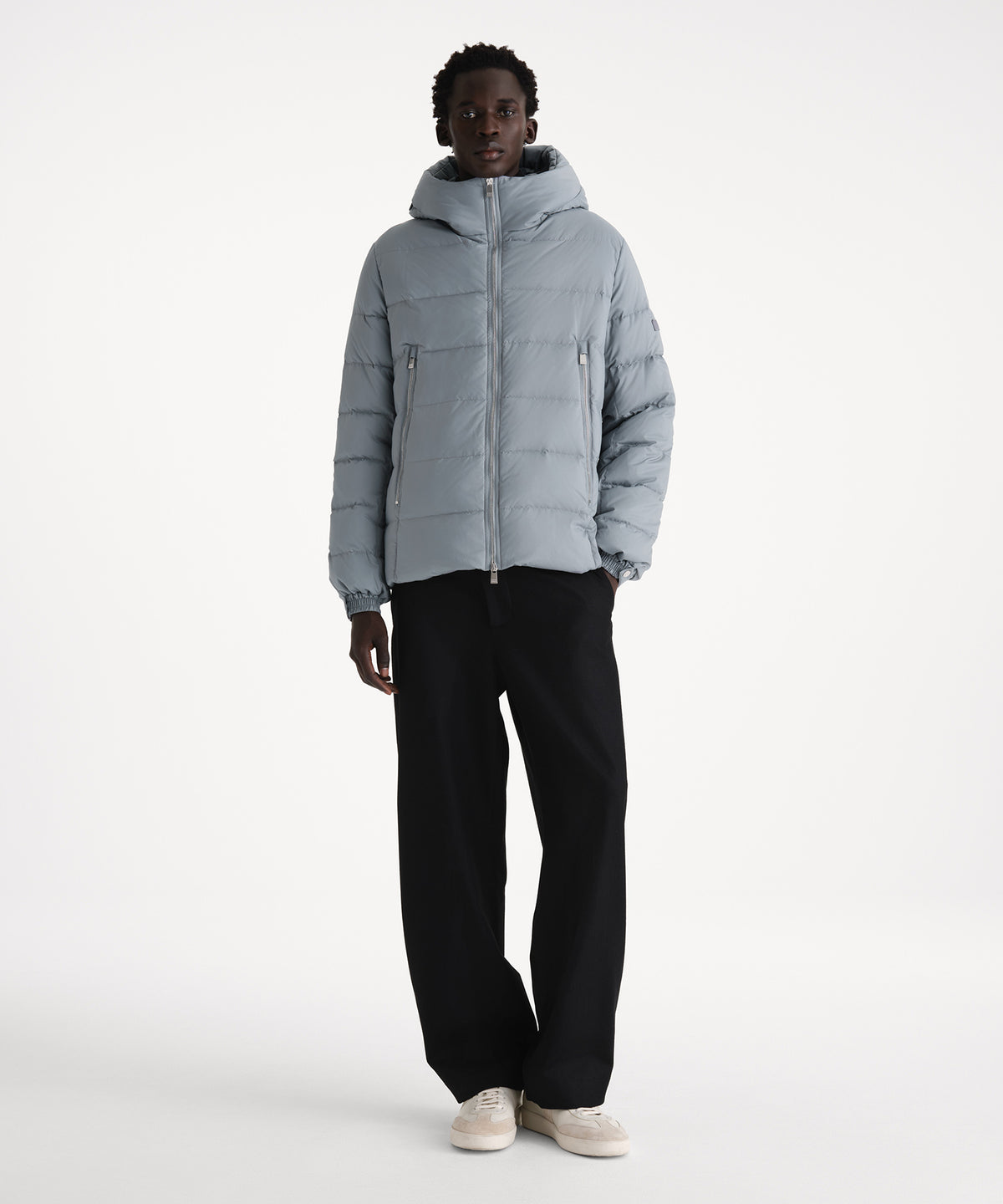 The model is 186 cm tall and is wearing a size 3 in GRAY.