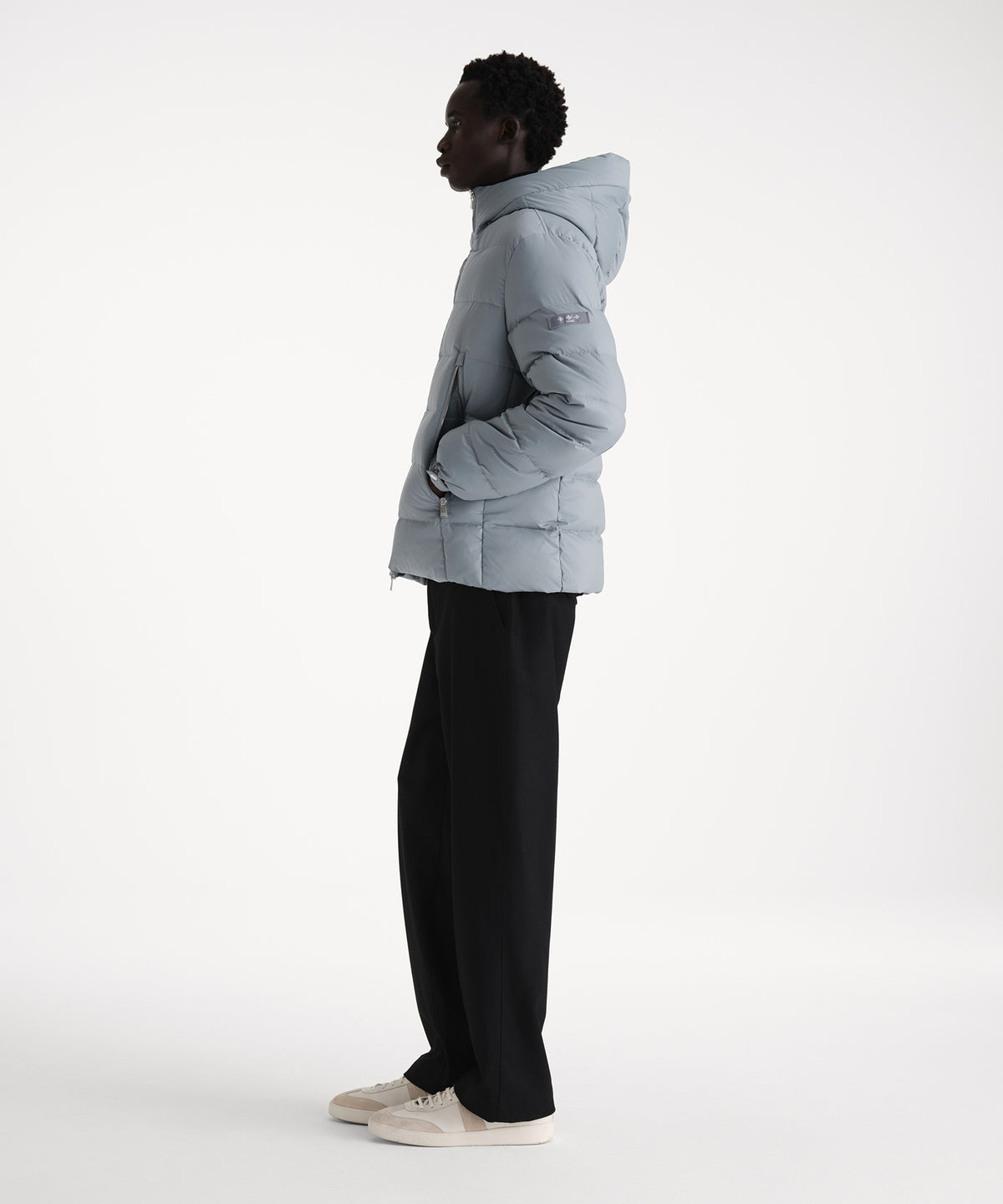 The model is 186 cm tall and is wearing a size 3 in GRAY.