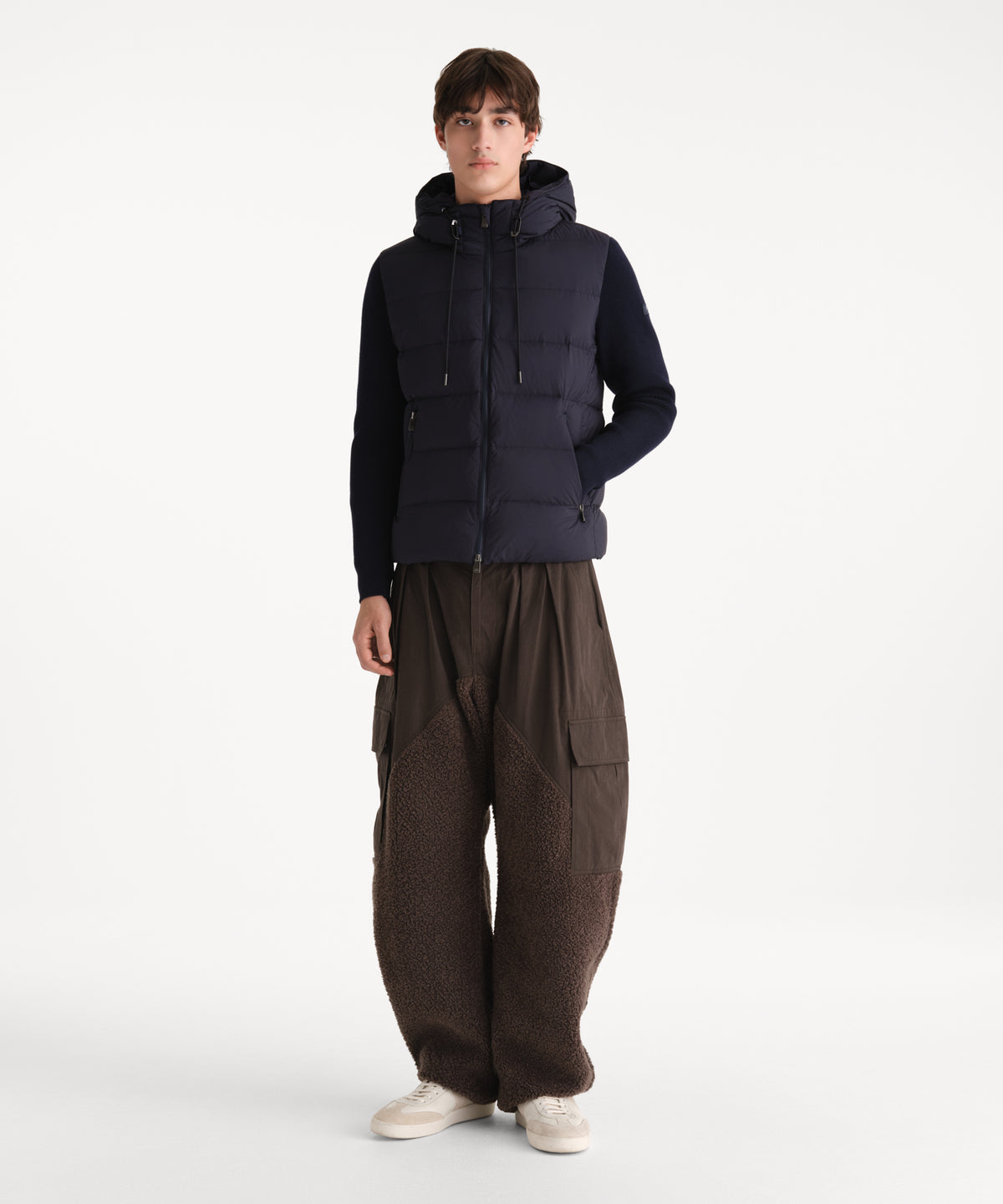The model is 190 cm tall and is wearing a size 3 in NAVY.
