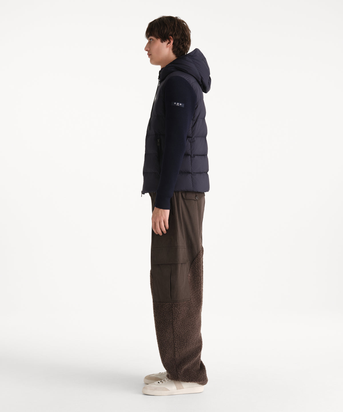 The model is 190 cm tall and is wearing a size 3 in NAVY.
