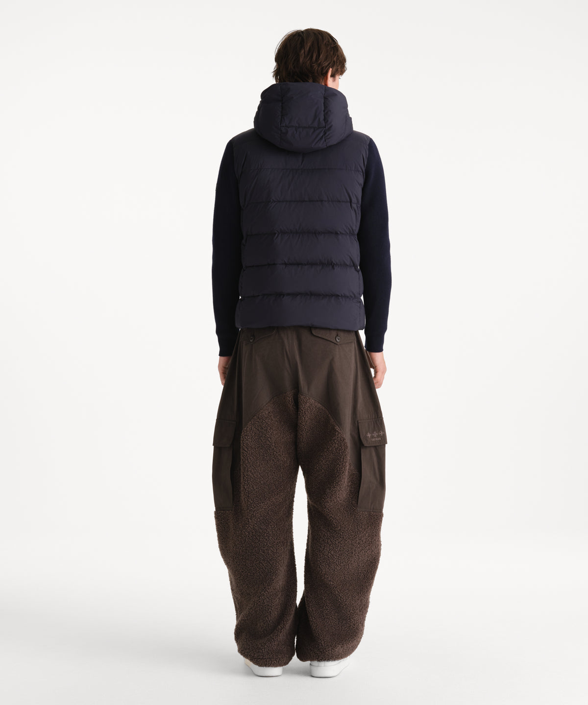 The model is 190 cm tall and is wearing a size 3 in NAVY.