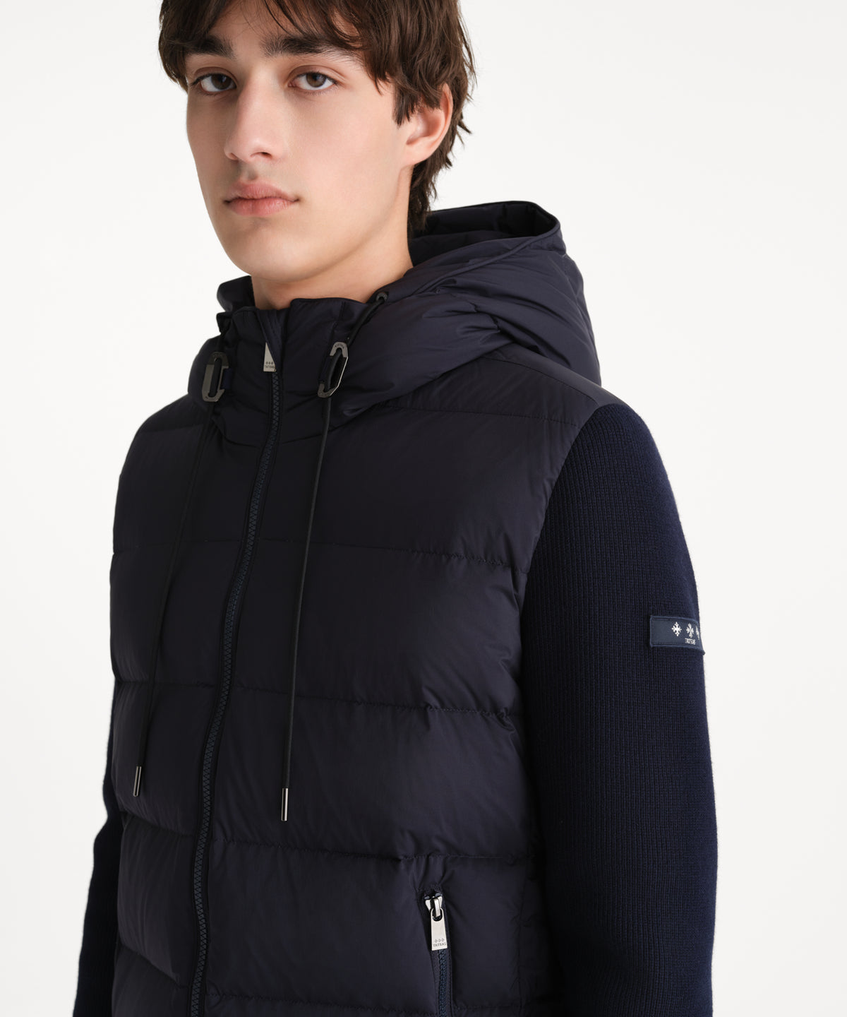 The model is 190 cm tall and is wearing a size 3 in NAVY.