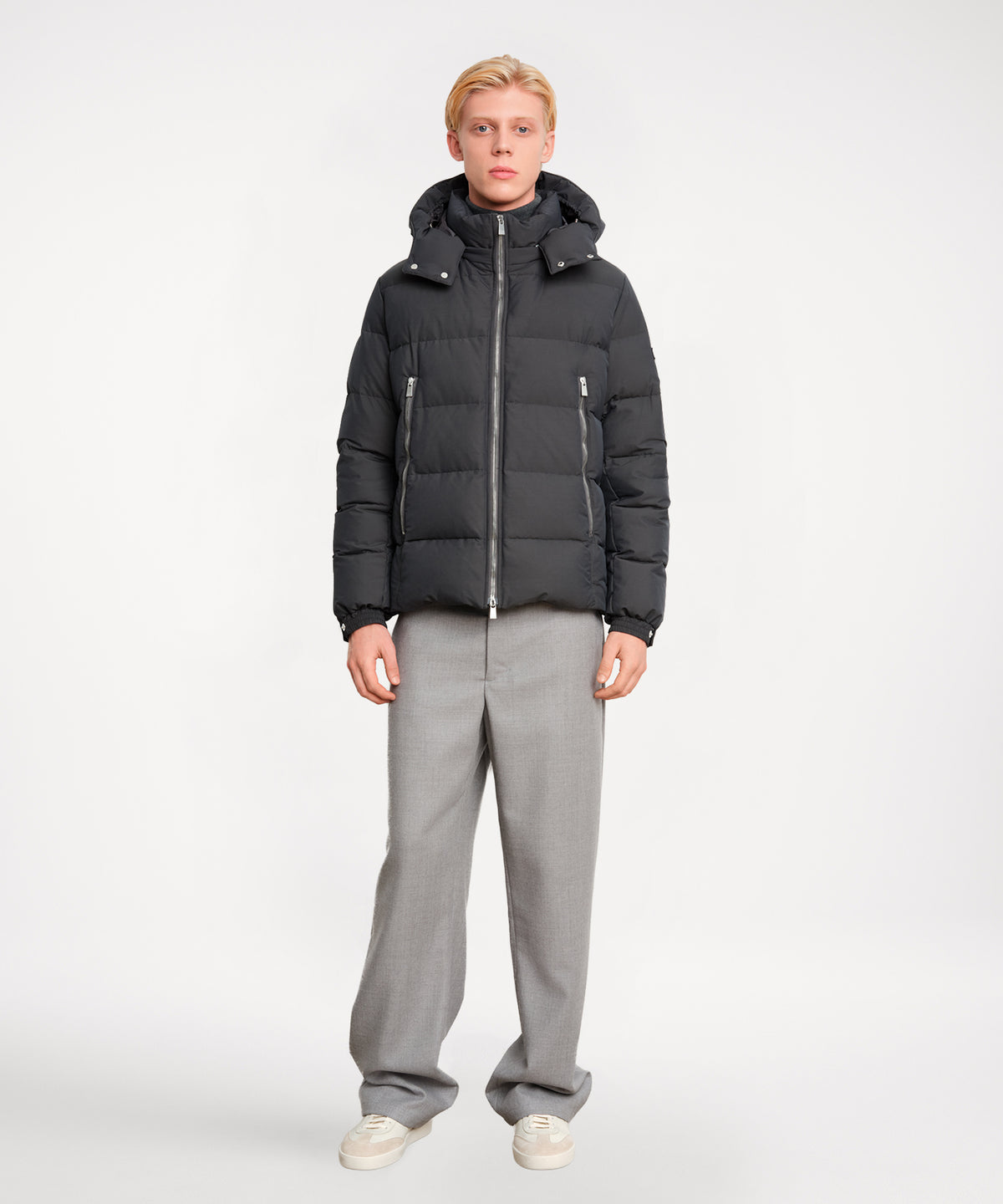 The model is 187 cm tall and is wearing a size 3 in CHARCOAL.
