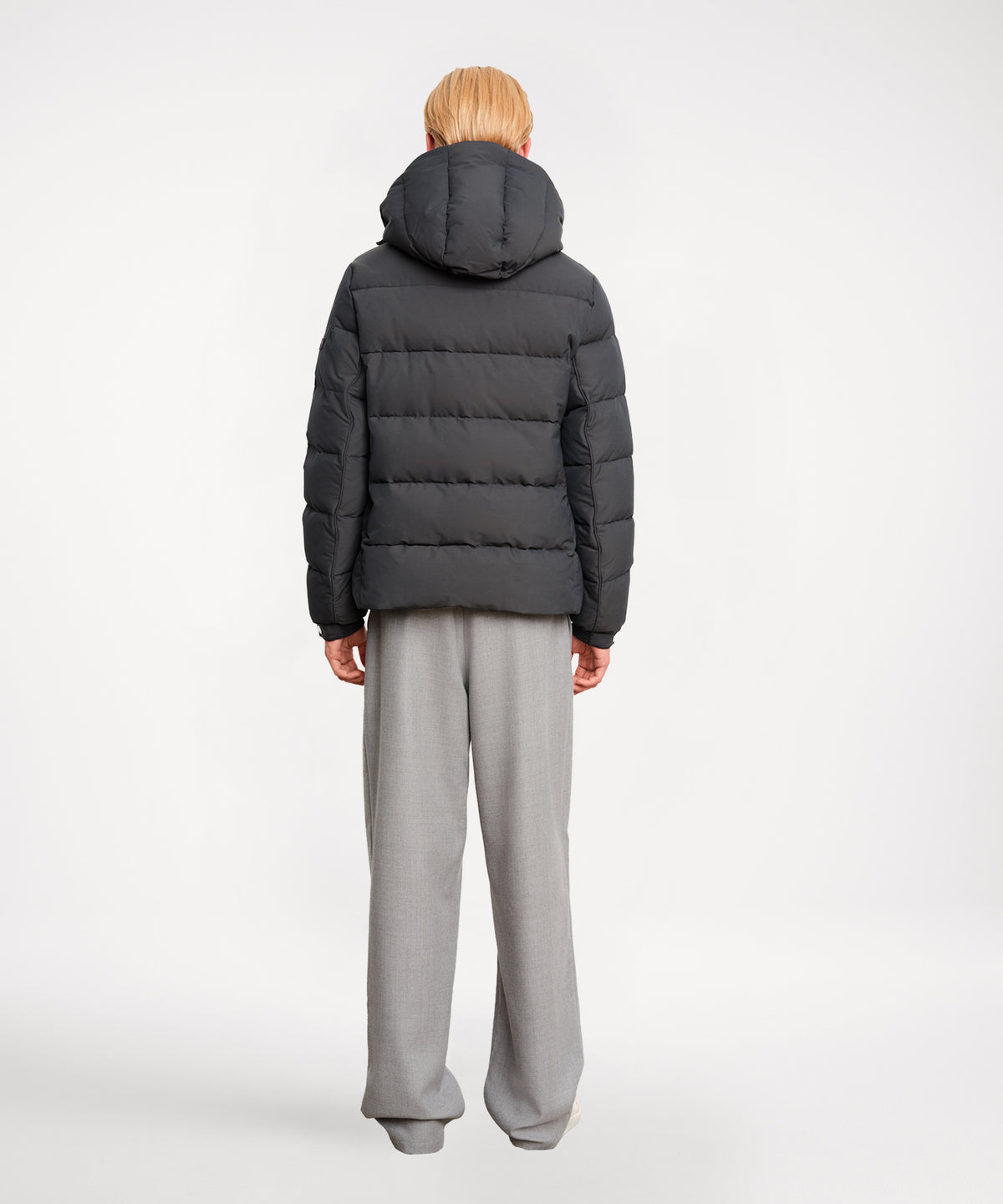The model is 187 cm tall and is wearing a size 3 in CHARCOAL.