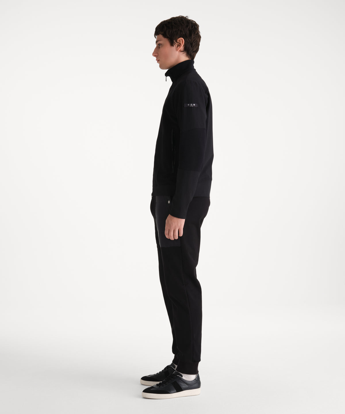 The model is 185 cm tall and is wearing a size 3 in BLACK.