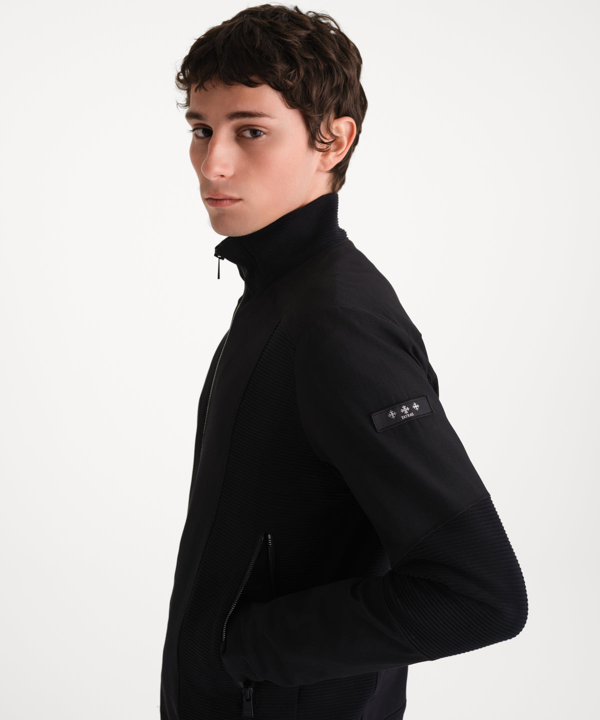 The model is 185 cm tall and is wearing a size 3 in BLACK.