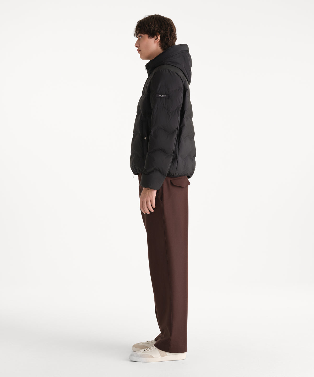 The model is 190 cm tall and is wearing a size 3 in BLACK.