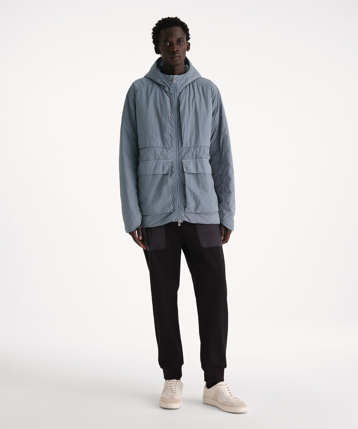 The model is 186 cm tall and is wearing a size 3 in GRAY.