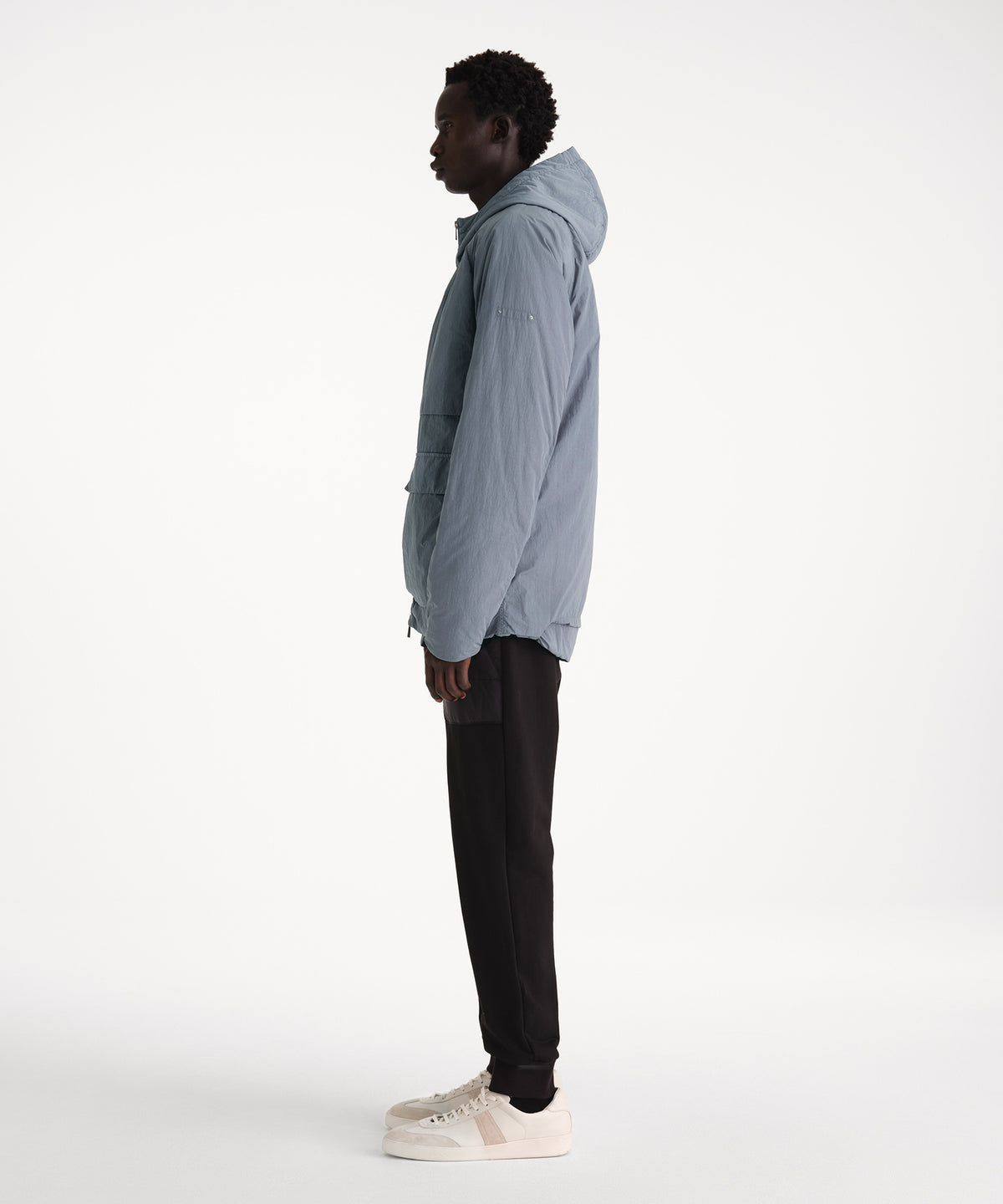 The model is 186 cm tall and is wearing a size 3 in GRAY.